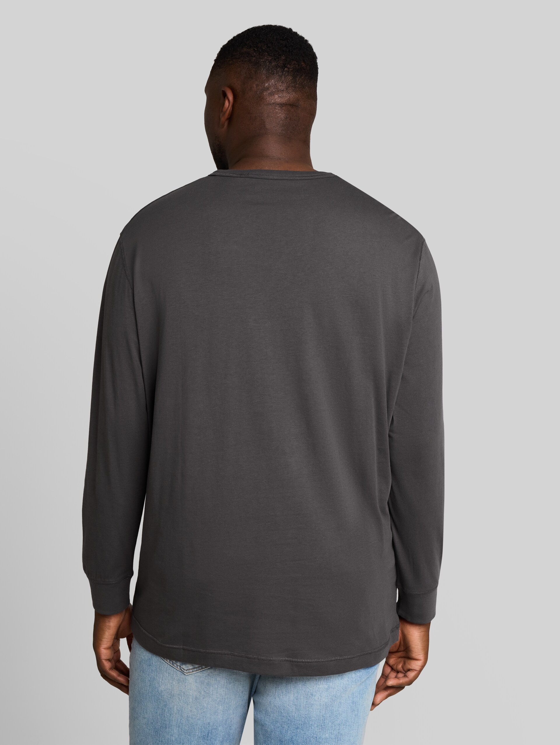 Plus Size - T-shirt à manches longues en coton grande taille - Tarmac Grey - Découpe Vue arrière du modèle