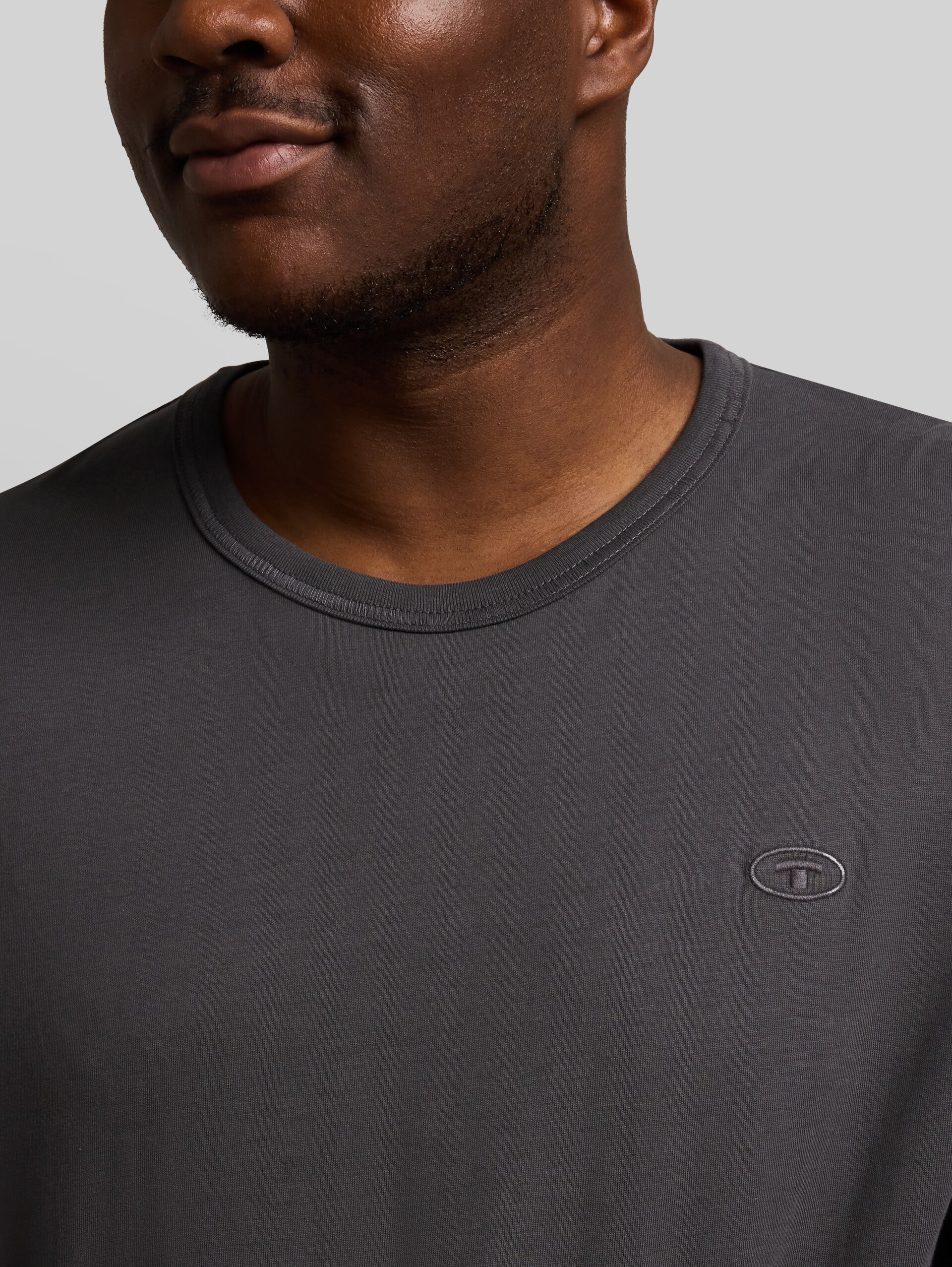 Plus Size - T-shirt à manches longues en coton grande taille - Tarmac Grey - Vue détaillée du modèle