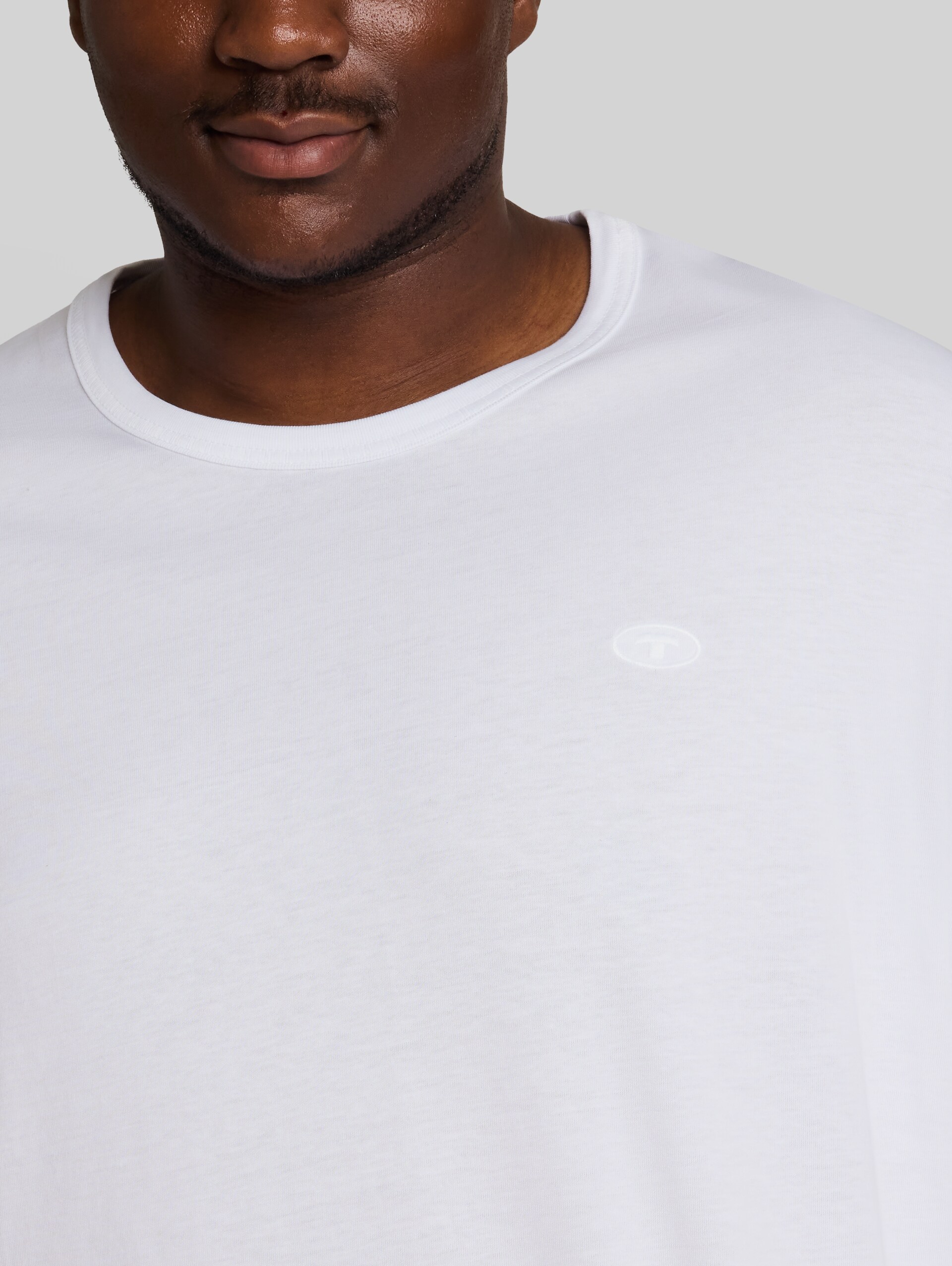 Plus Size - T-shirt à manches longues en coton grande taille - White - Vue détaillée du modèle
