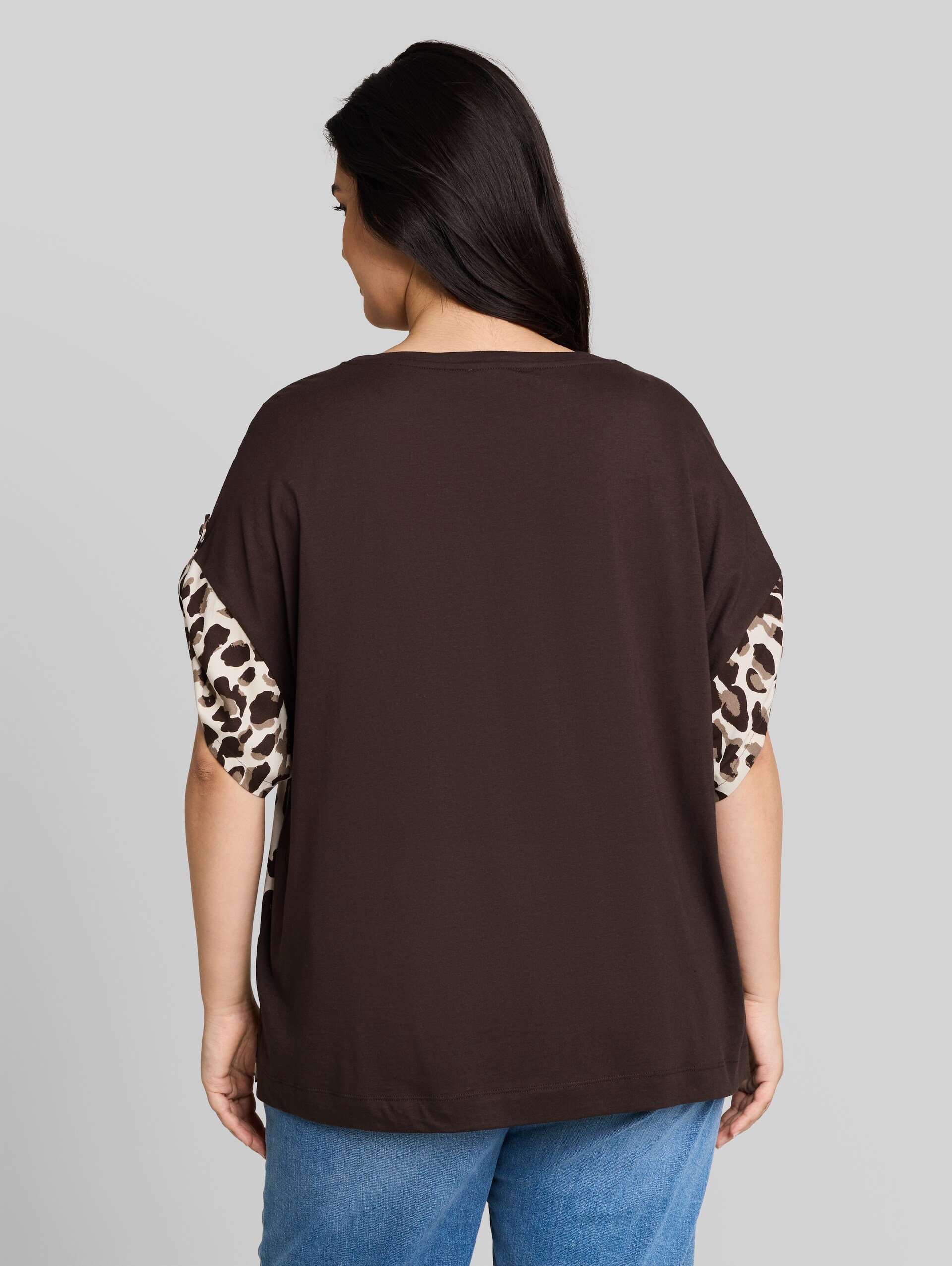 Plus Size - T-shirt à imprimé léopard - brown beige leo print - Découpe Vue arrière du modèle