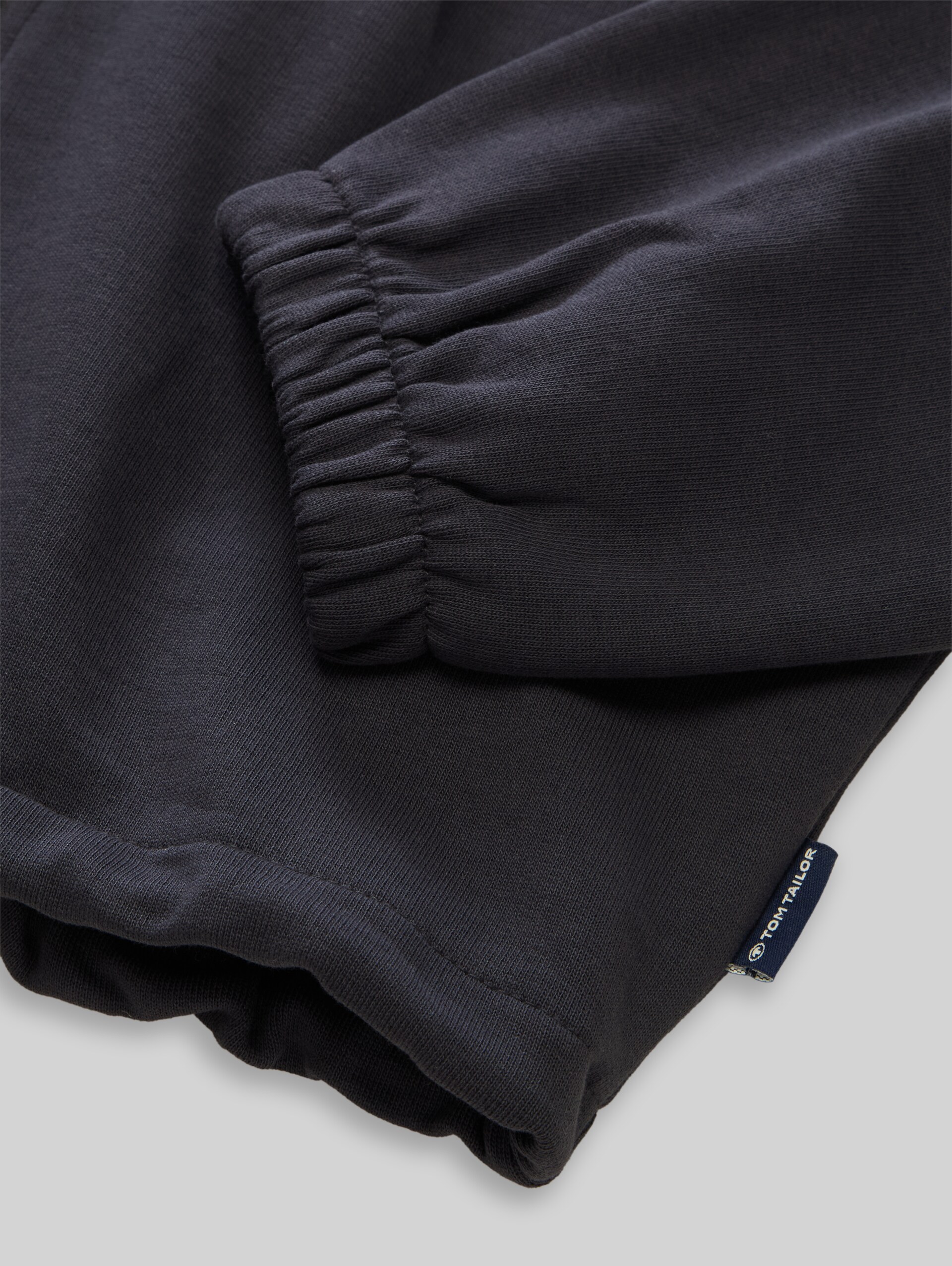 Cropped hoodie-sweatjack van katoen - coal grey - Detailaanzicht model