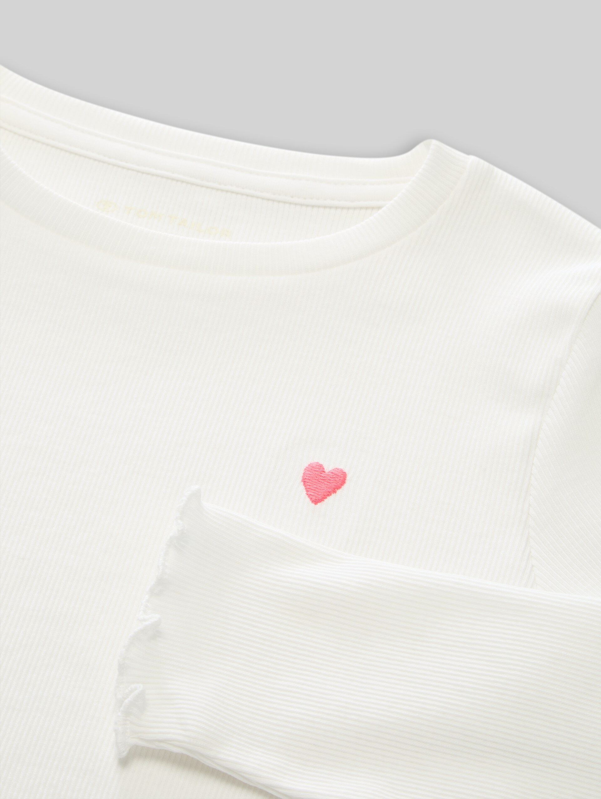 Langarmshirt mit Rippstruktur - Whisper White - Detail-Model-Ansicht