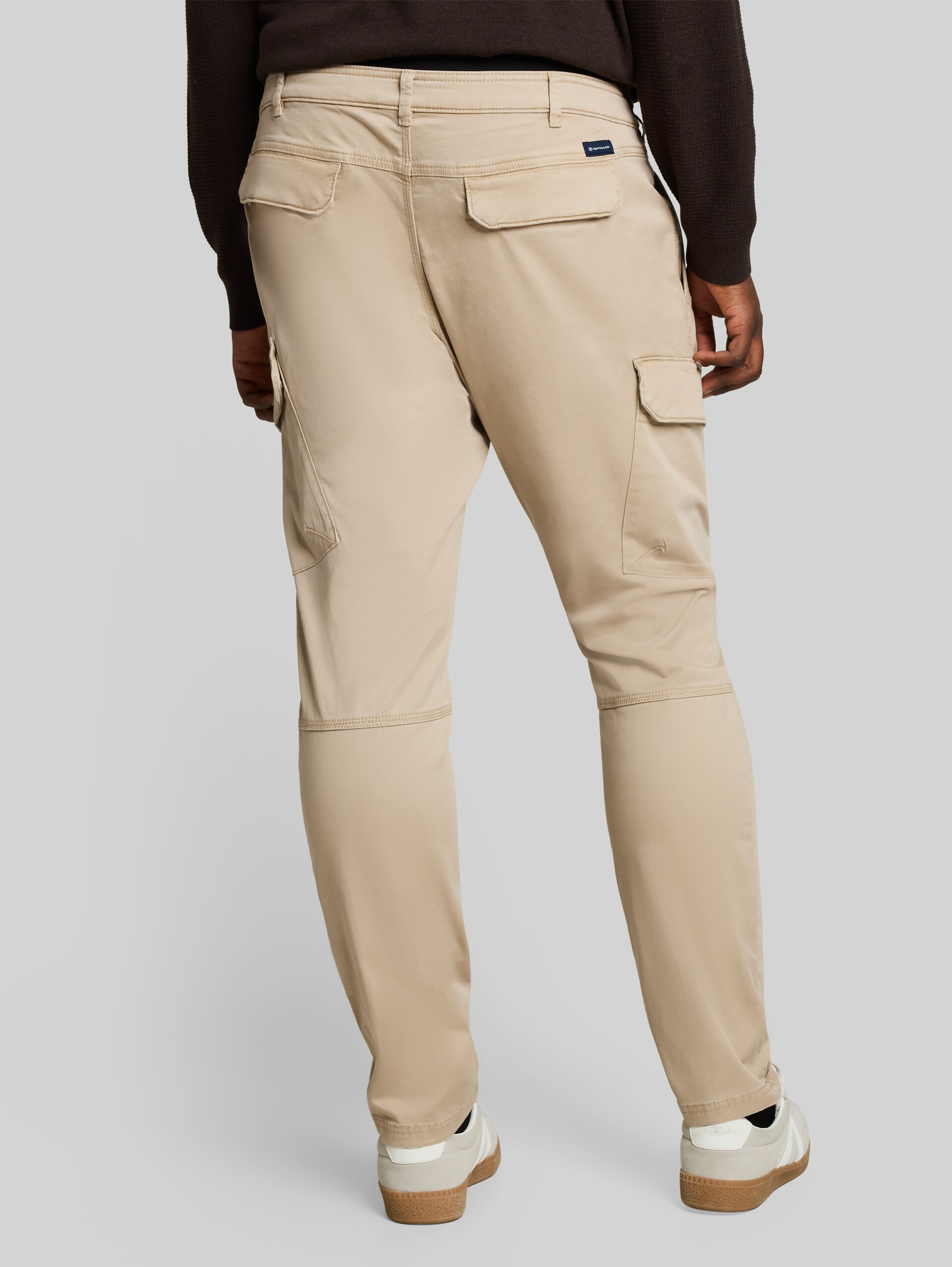 Plus Size - Regular Fit Cargo Hose im Washed-Look - plaza beige - Auschnitt Model-Rückansicht