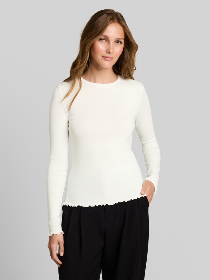 Slim Fit Langarmshirt mit gewellten Saumkanten von Denim Female, off white