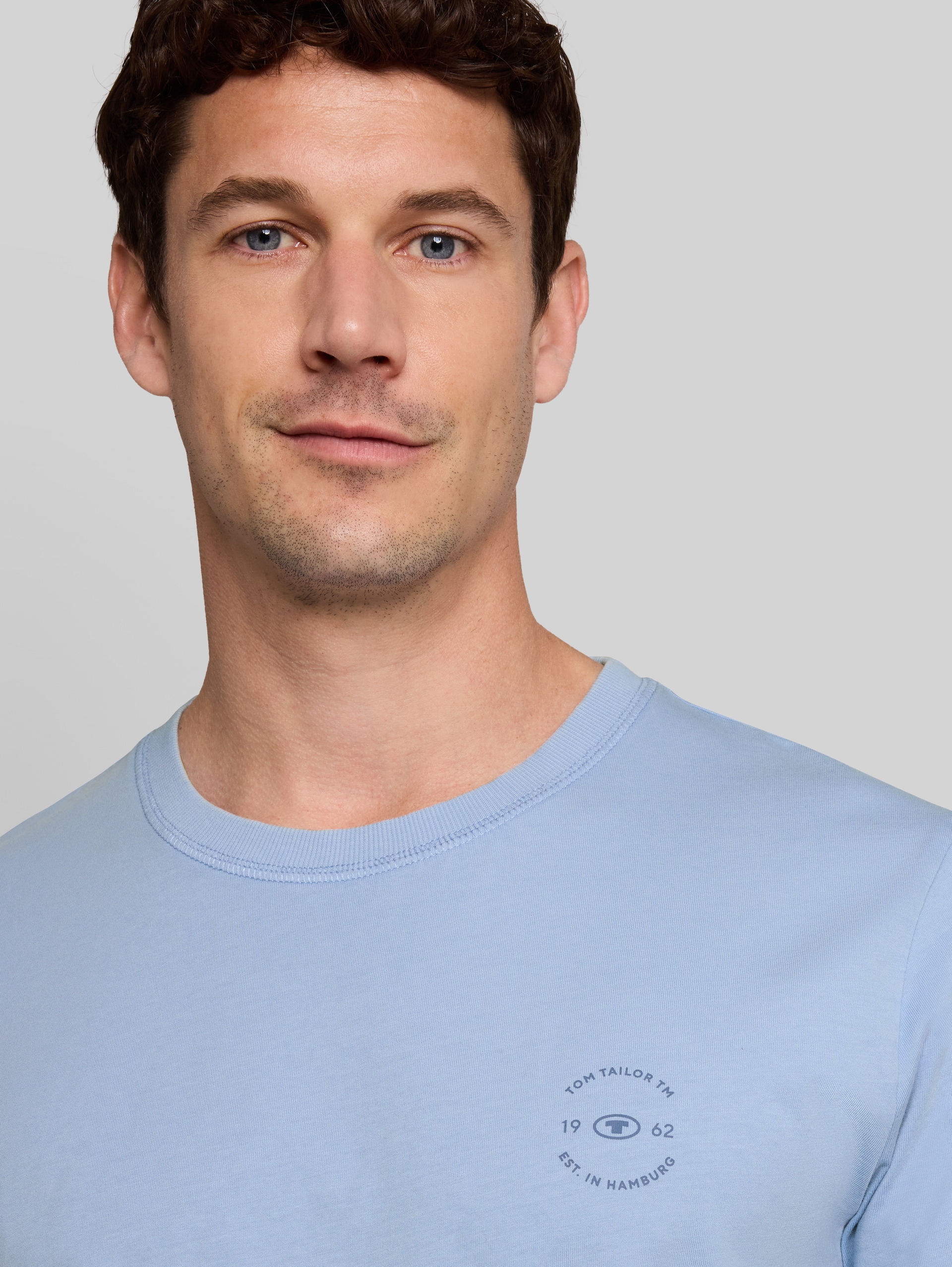 T-shirt met logoprint - Pale Blue - Detailaanzicht model