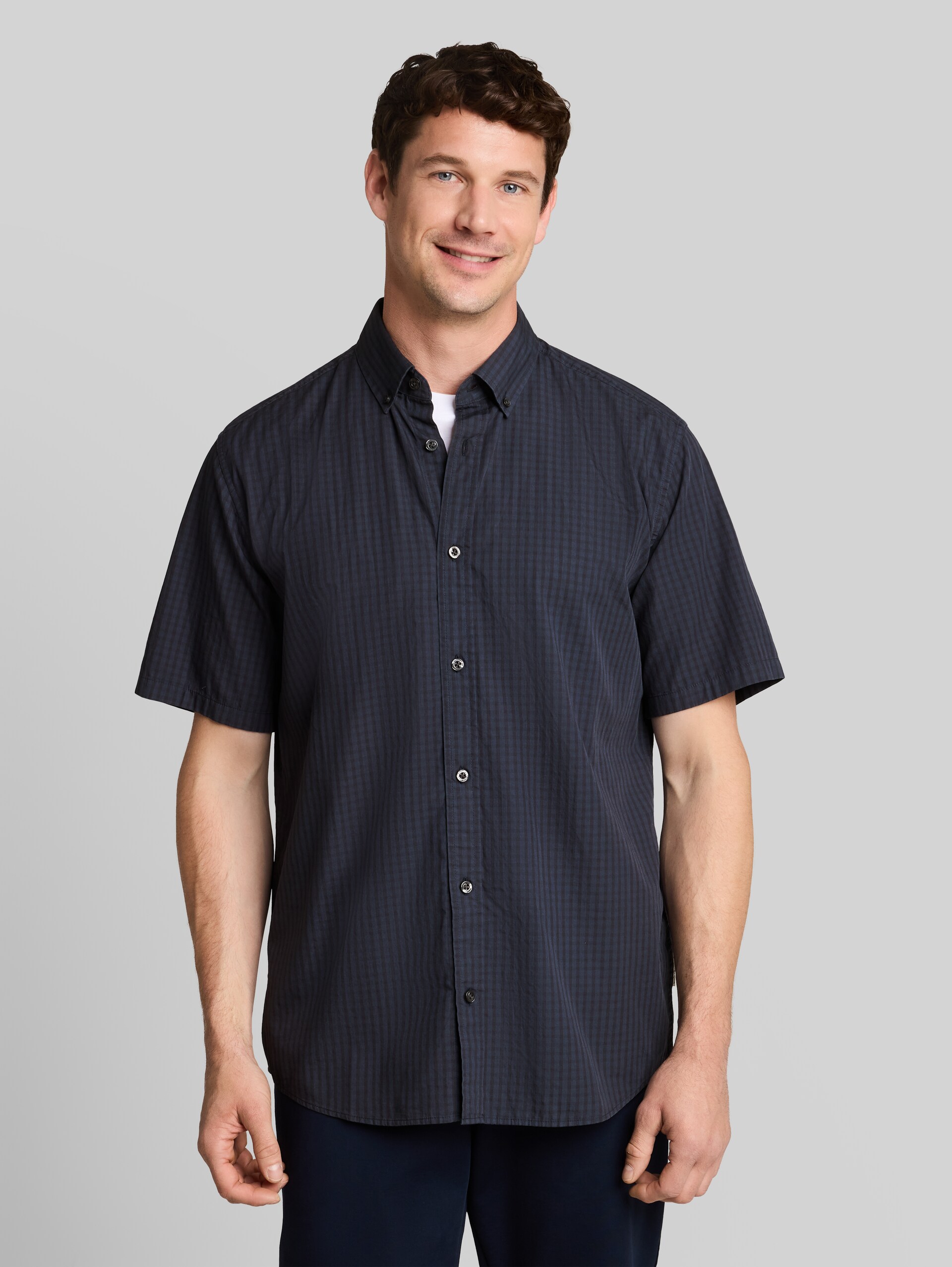 Regular fit overhemd met korte mouwen en ruitpatroon - navy check - Nek model vooraanzicht