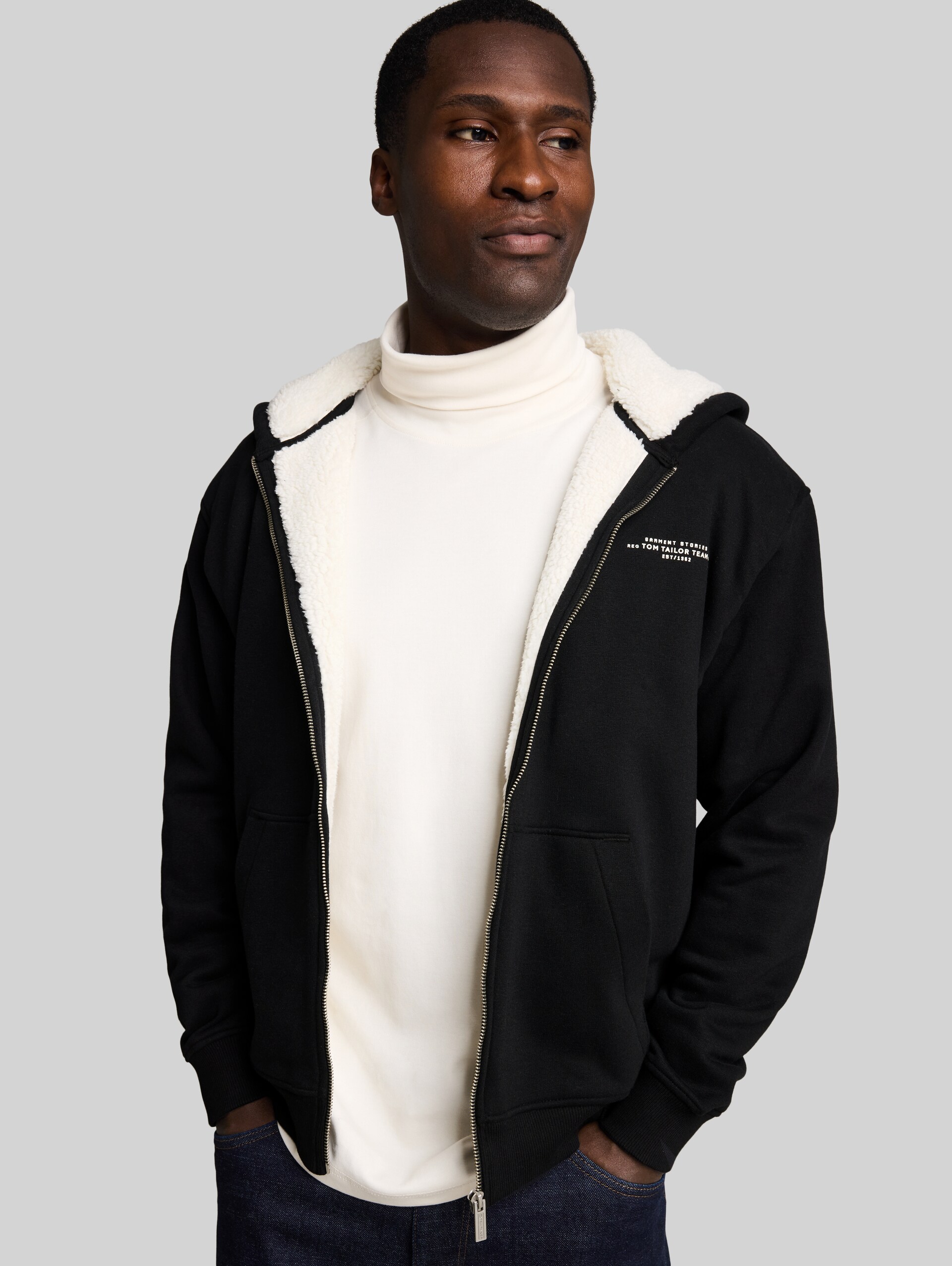 Veste sweat à capuche doublée avec logo imprimé - Black - Vue détaillée du modèle