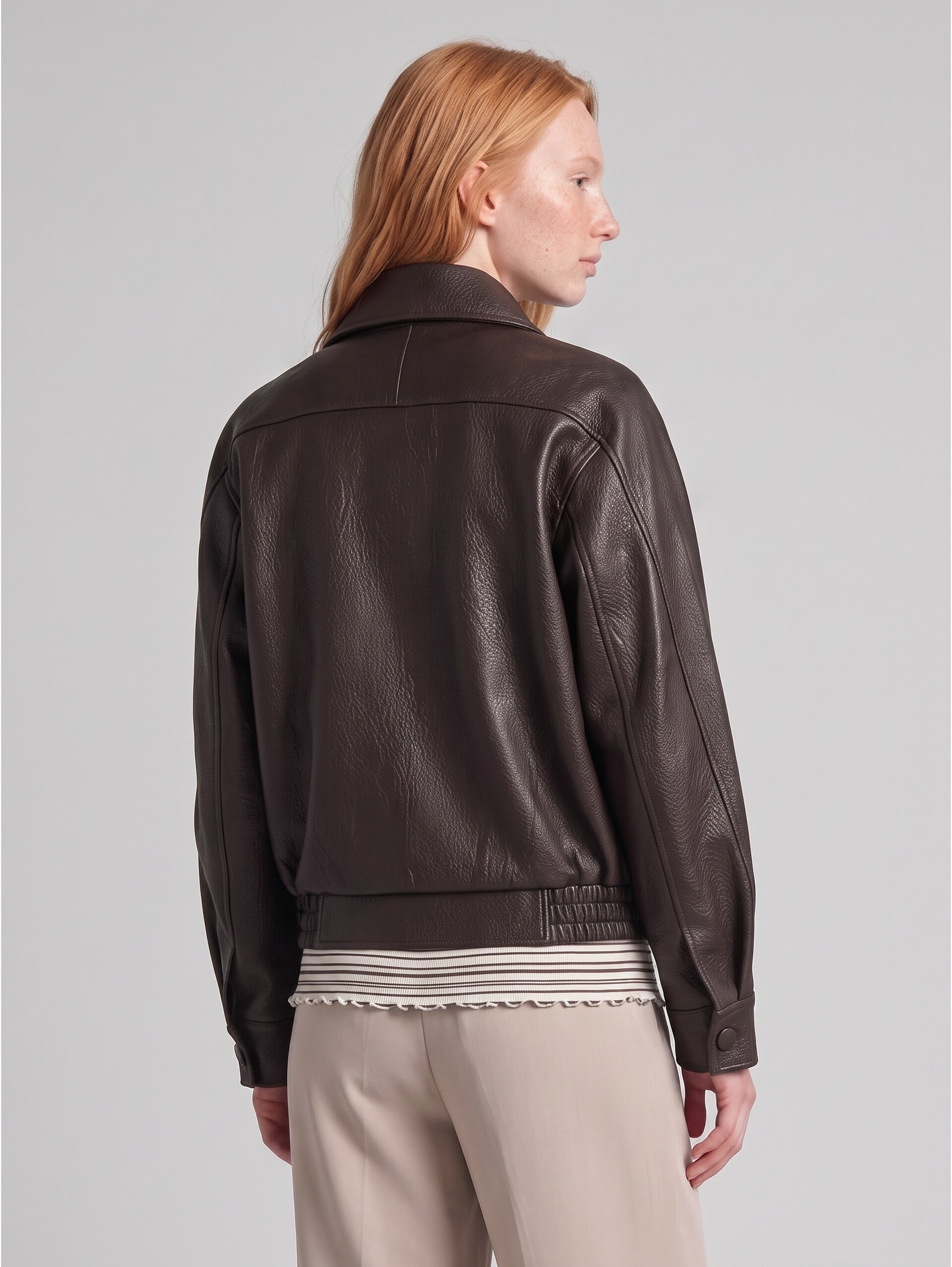 Veste ample en similicuir à col montant - brown leather structure - Vue arrière du modèle