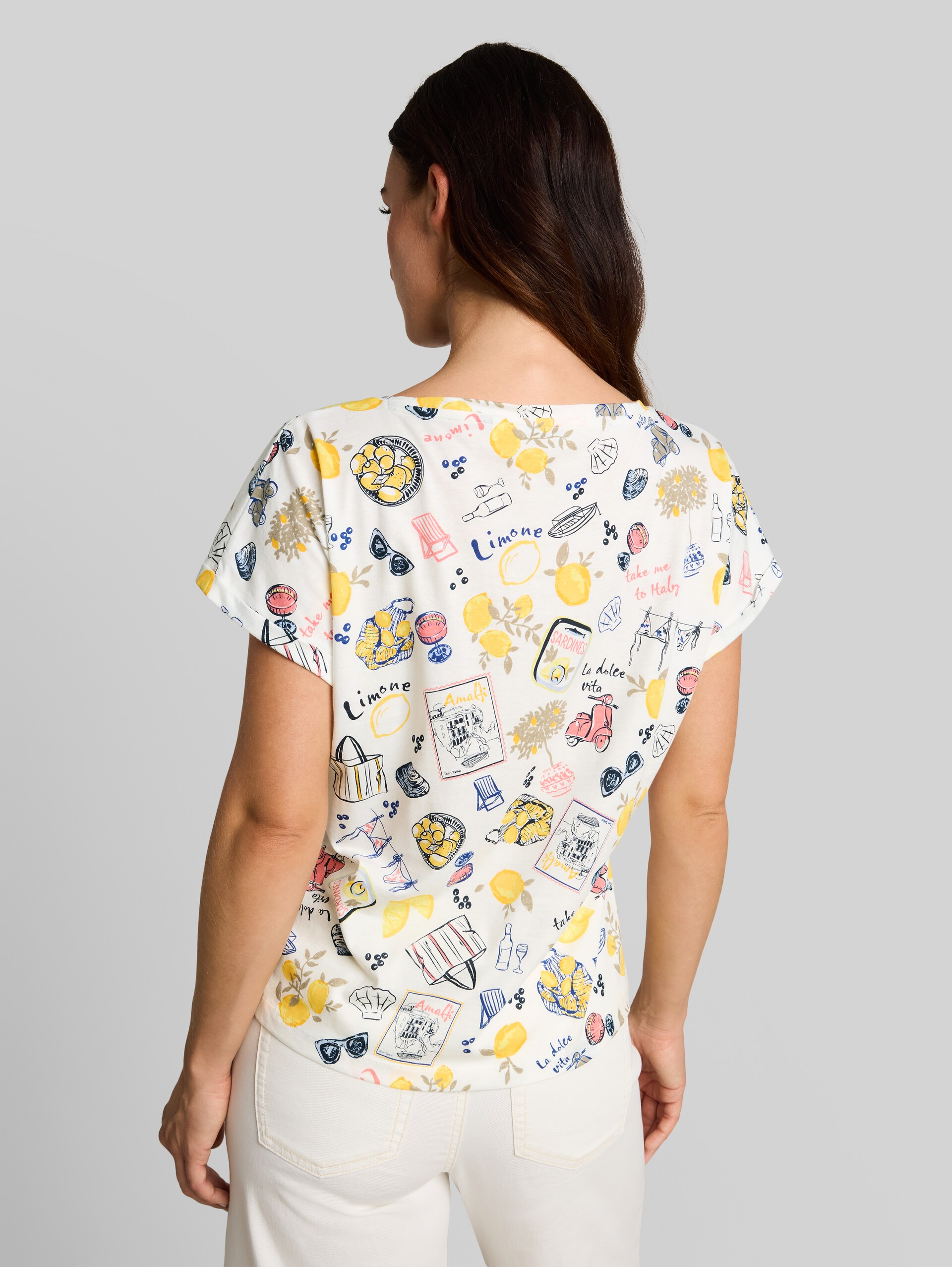 T-Shirt mit Allover-Print - summerly lemon print - Auschnitt Model-Rückansicht