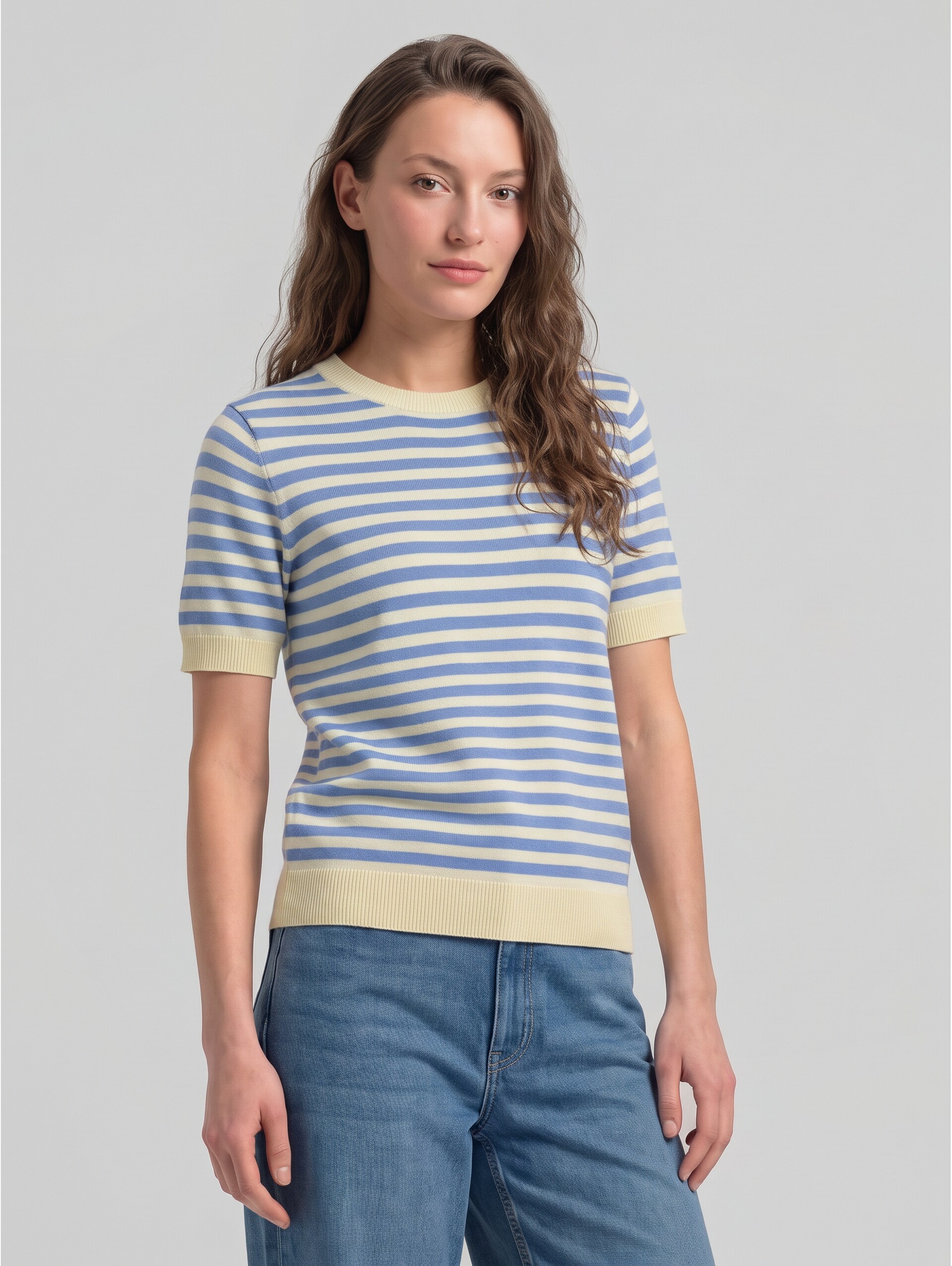 Pull en maille à rayures - mid blue white stripe - Découpe Vue de face du modèle