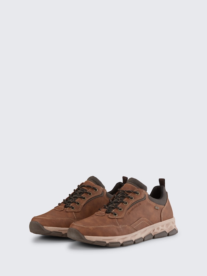 Waterdichte sportschoenen met voering door Men, nuts