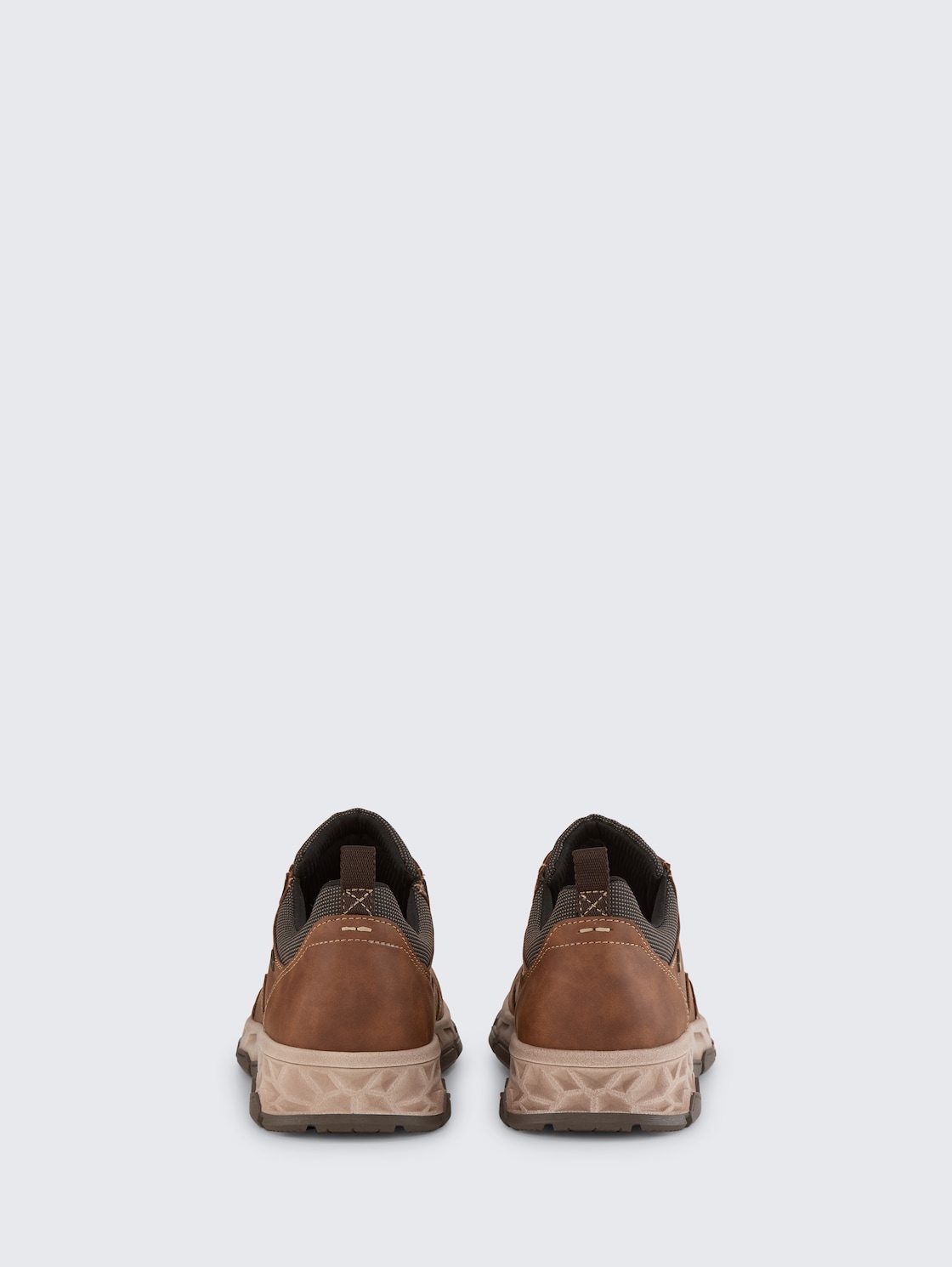 Wasserfeste Sneaker mit Fütterung - nuts - Produkt-Rückansicht