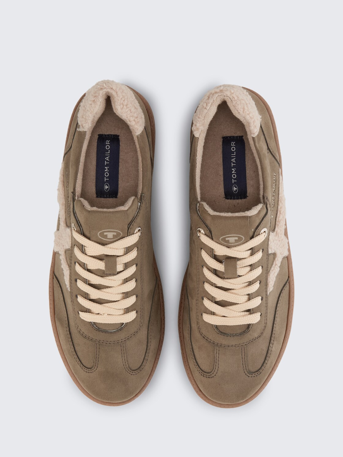 Gefütterte Sneaker mit Plateau-Sohle - khaki - Produkt-Ansicht von oben 