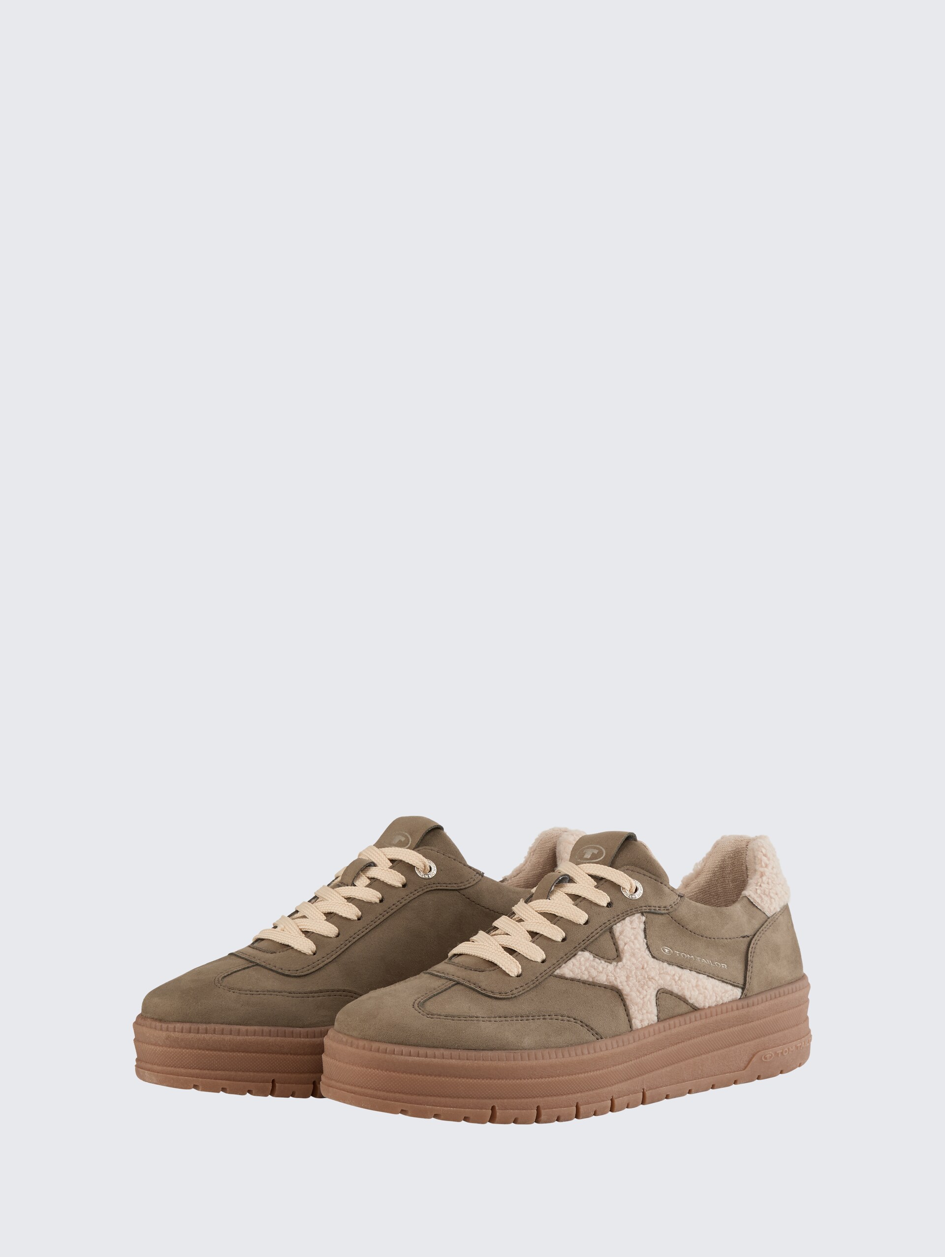 Gefütterte Sneaker mit Plateau-Sohle - khaki - seitliche Produkt-Ansicht