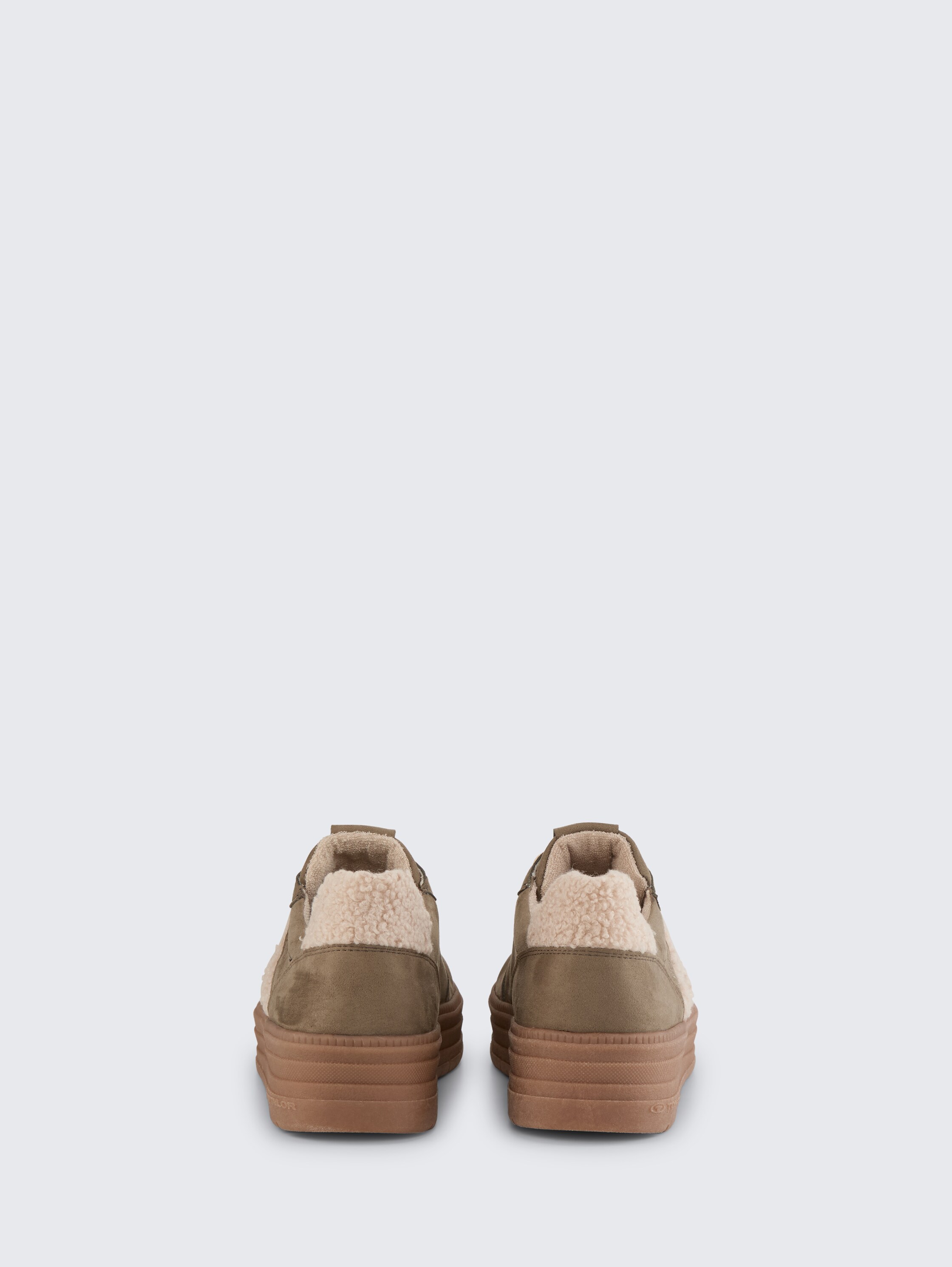 Gefütterte Sneaker mit Plateau-Sohle - khaki - 