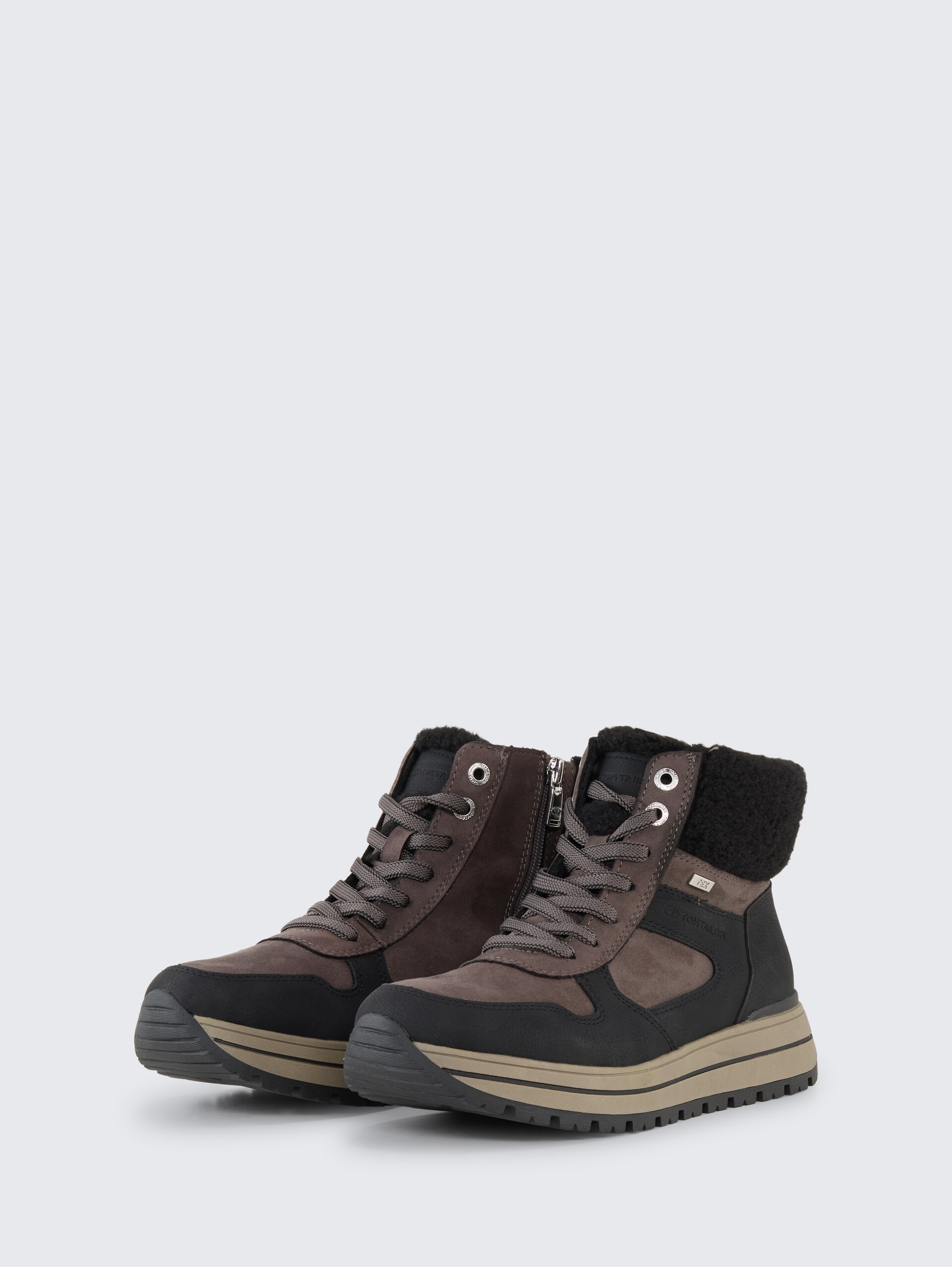 Wasserfeste Stiefeletten mit Plateau-Sohle - black - seitliche Produkt-Ansicht