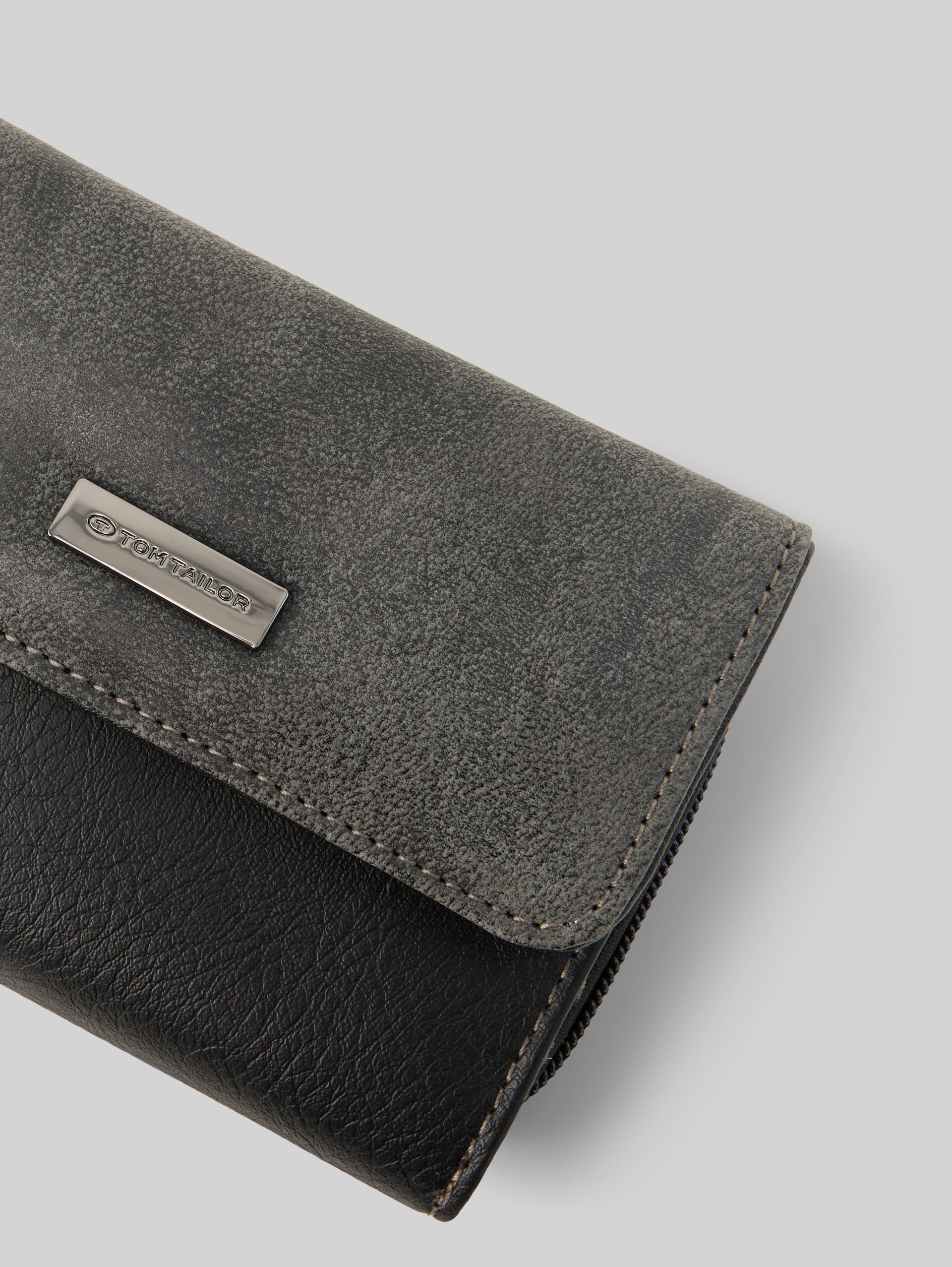 TTELIN Portemonnaie mit Logo-Applikation - schwarz / black - seitliche Produkt-Ansicht
