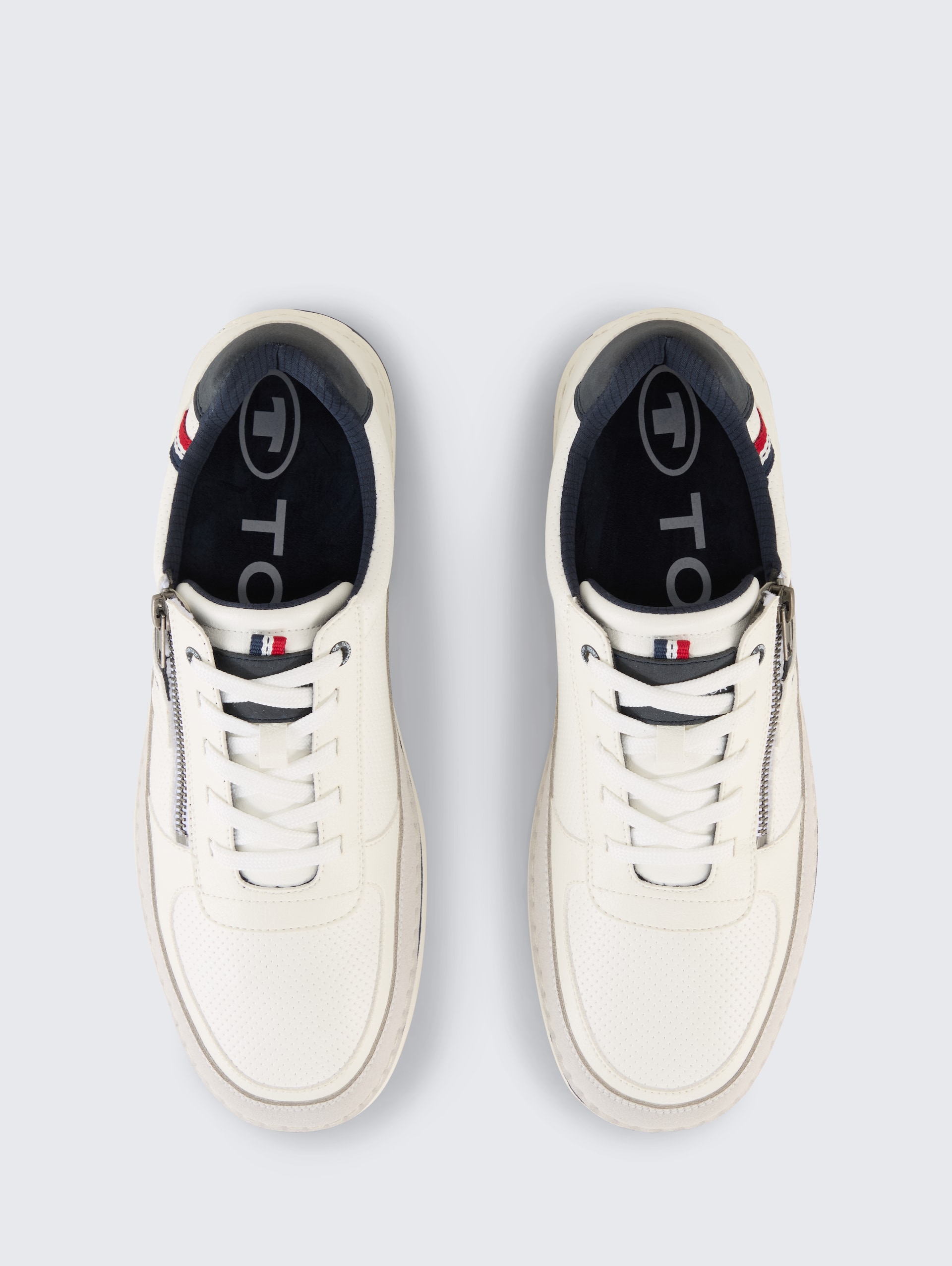 Sneaker aus strukturiertem Lederimitat - white - Produkt-Ansicht von oben 