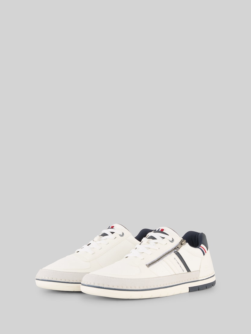 Sneaker aus strukturiertem Lederimitat von Men, white