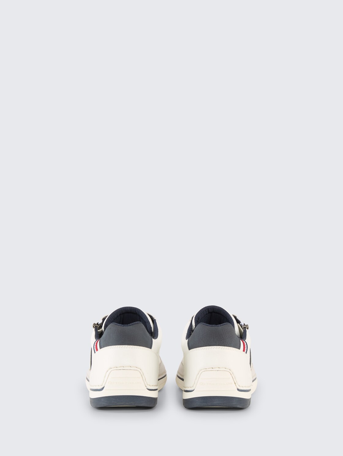 Sneaker aus strukturiertem Lederimitat - white - Produkt-Rückansicht