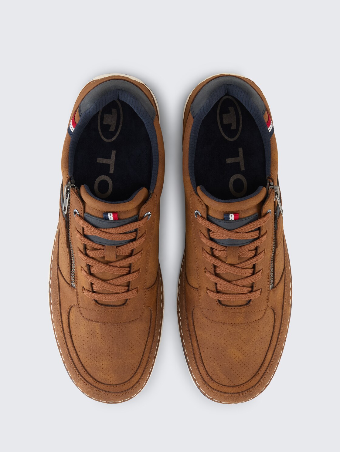 Sneaker aus strukturiertem Lederimitat - cognac - Produkt-Ansicht von oben 