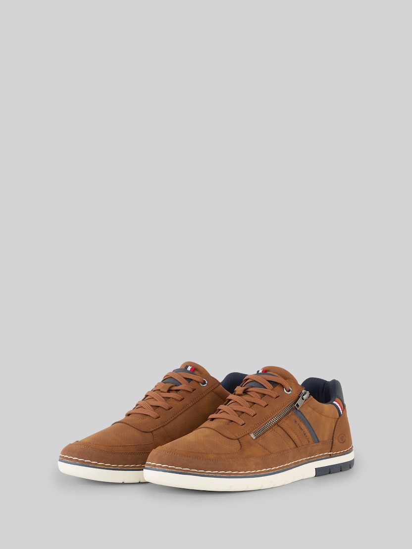 Sneaker aus strukturiertem Lederimitat von Men, cognac