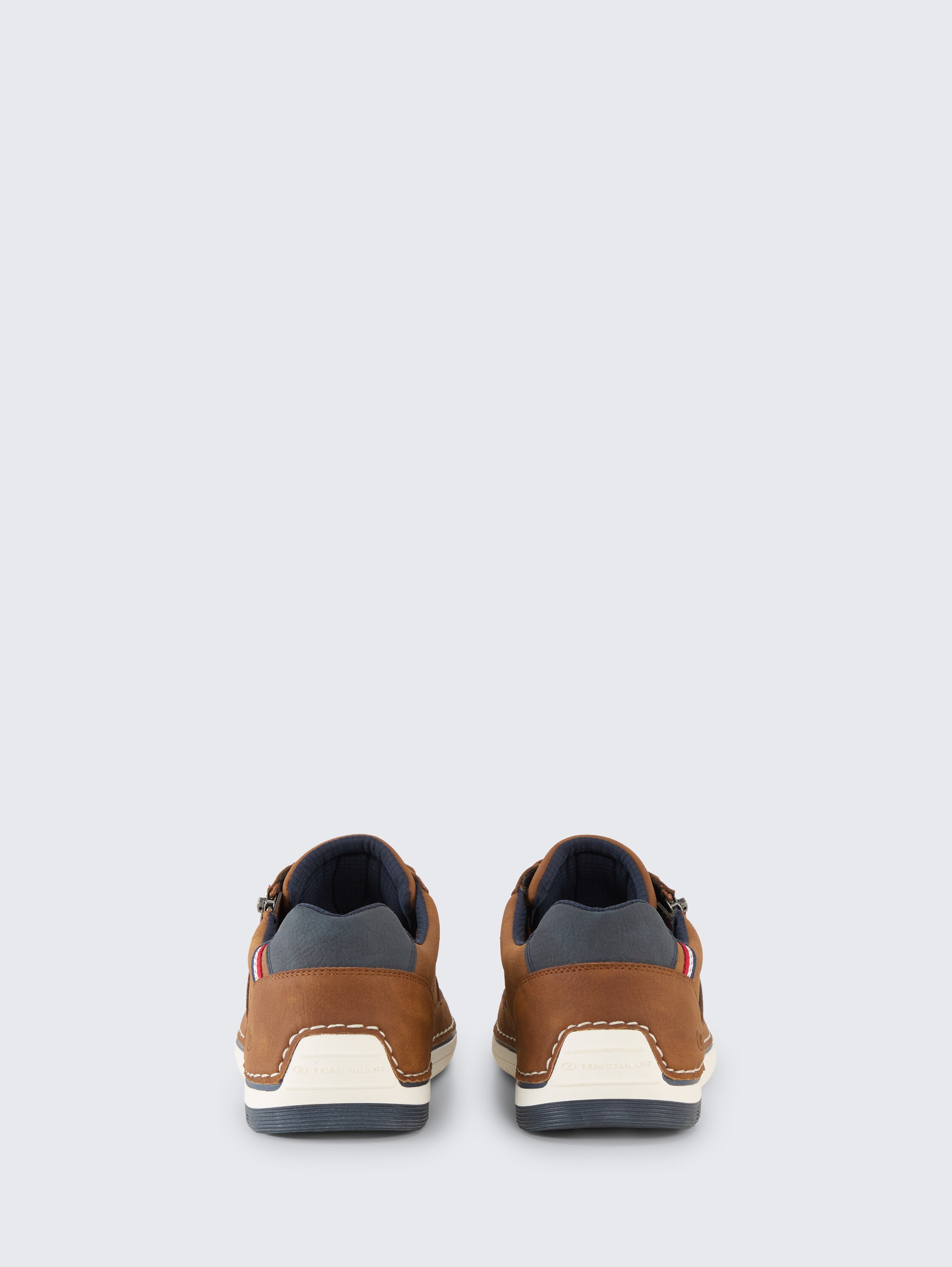 Sneaker aus strukturiertem Lederimitat - cognac - Produkt-Rückansicht