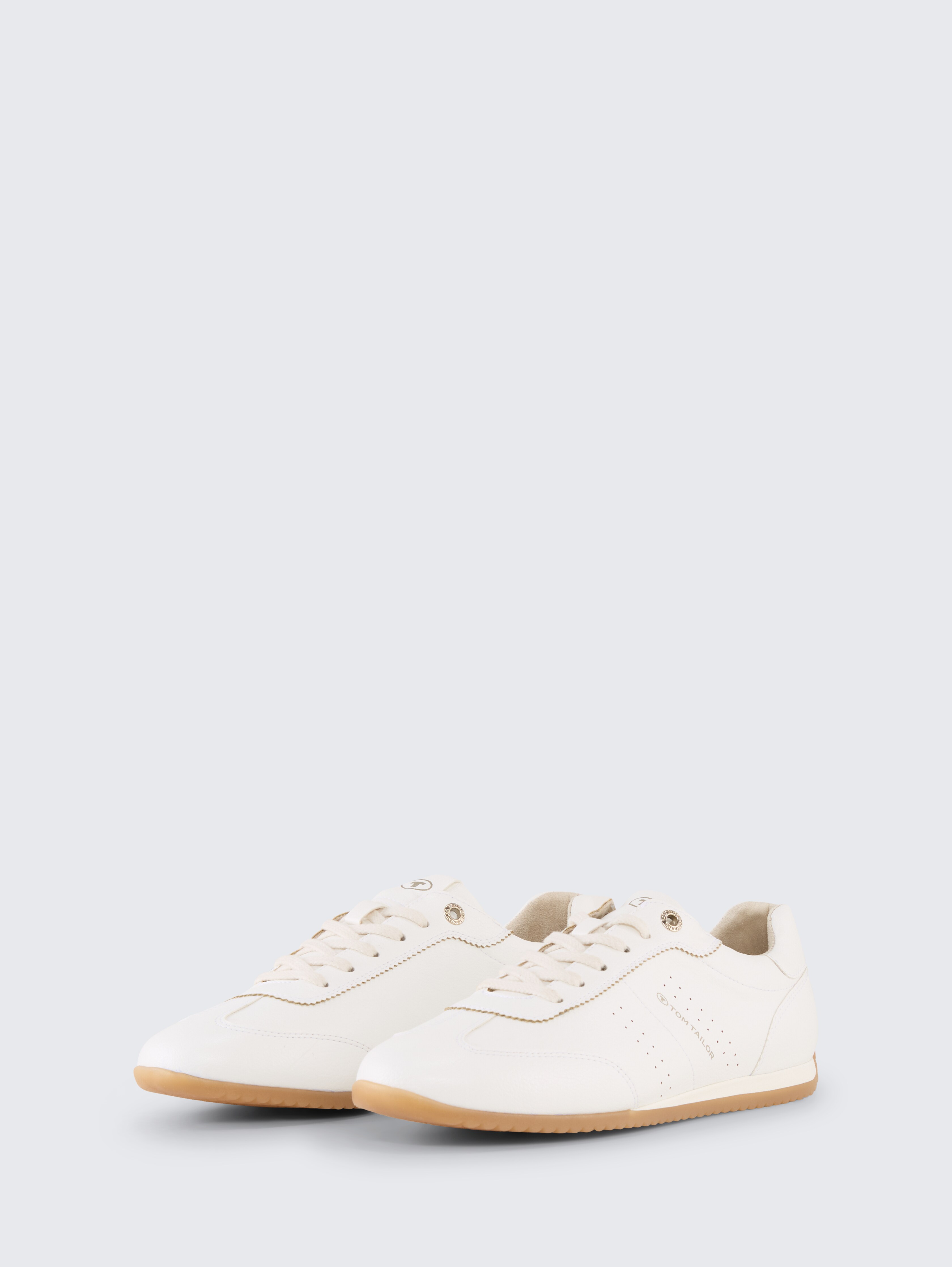 Flache Sneaker aus Lederimitat von Women, white