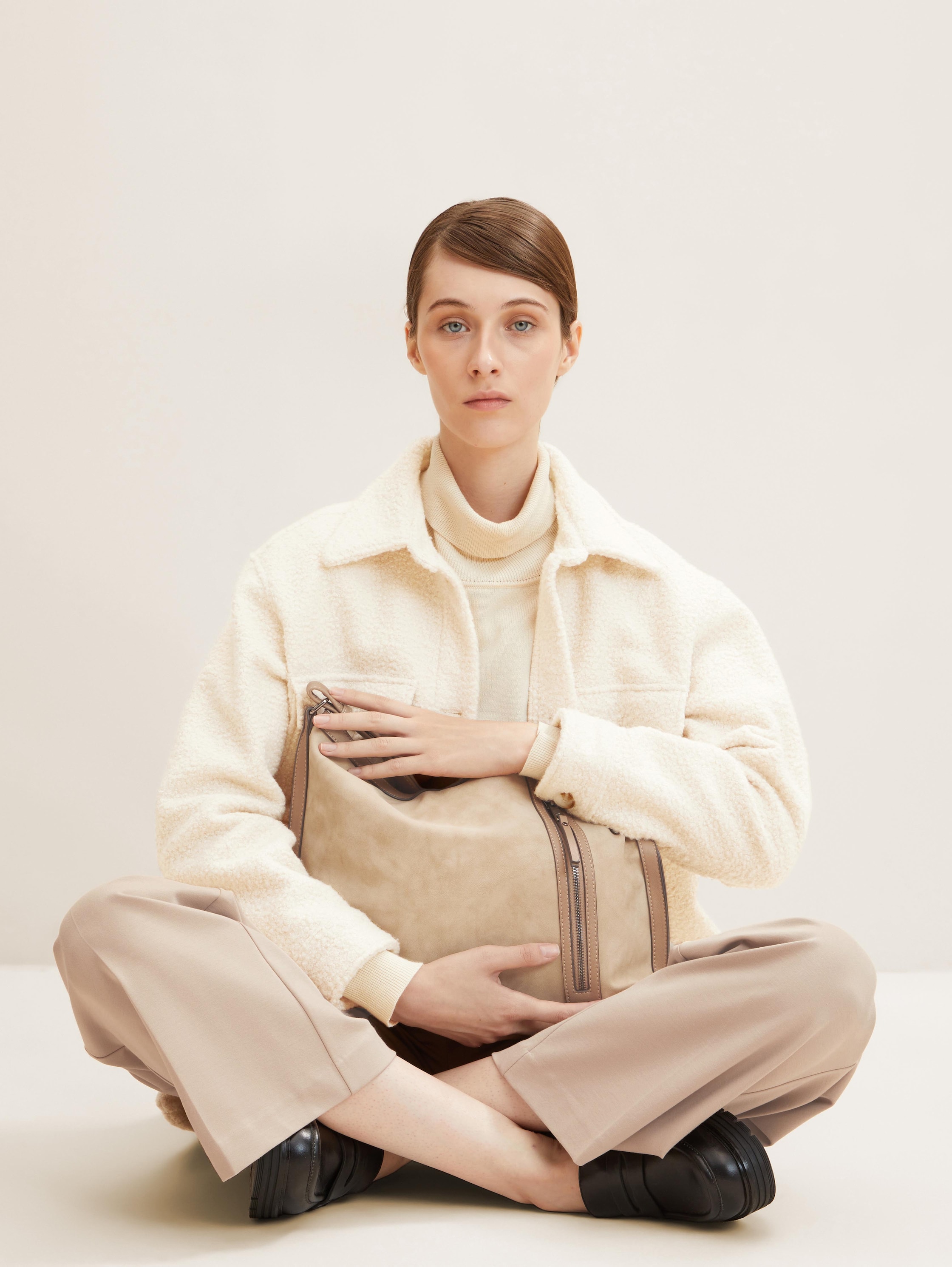 DEYA Hobo Tas - beige / beige - zijaanzicht model
