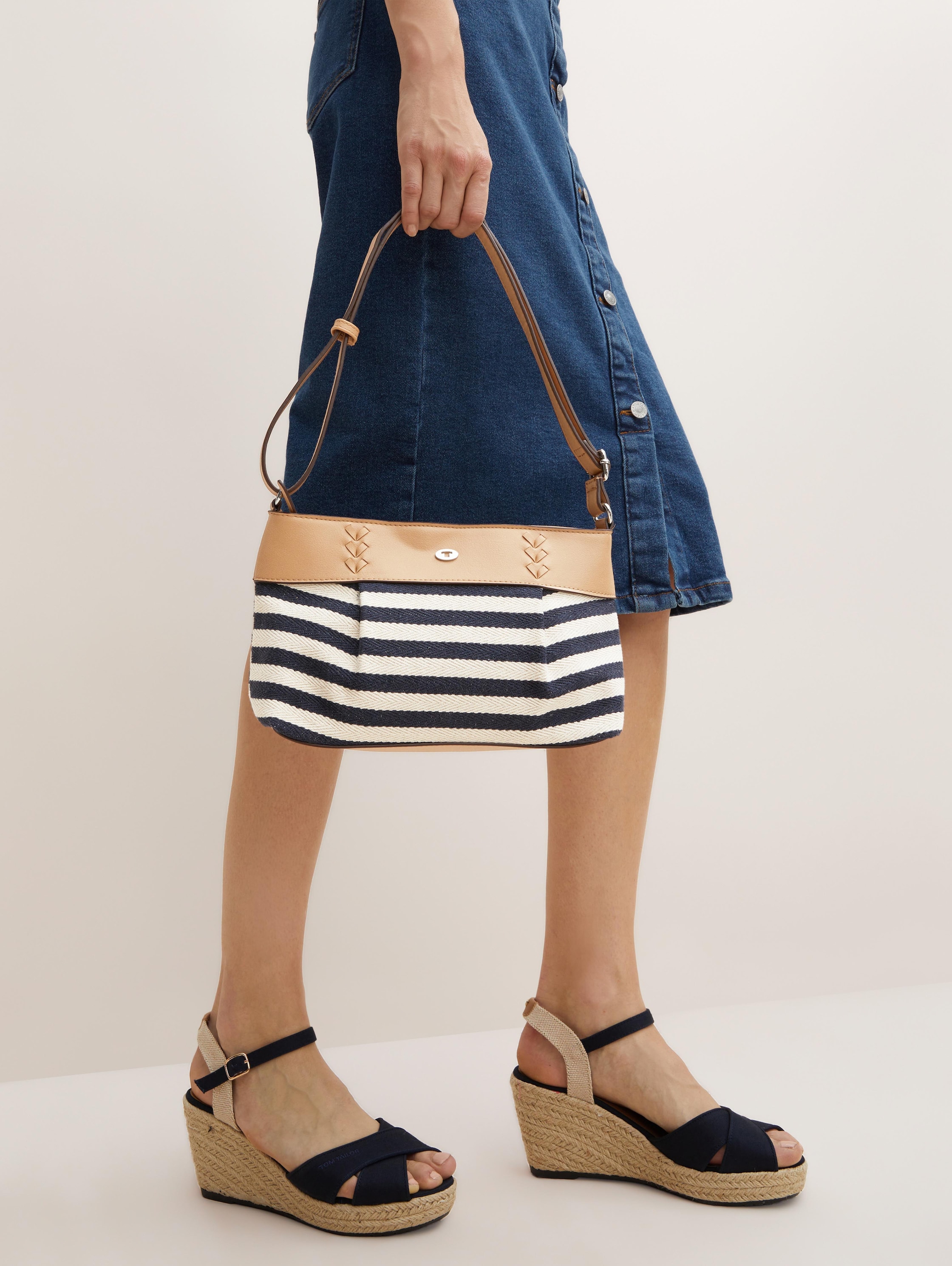 Medium schoudertas met ritsopening Nia - stripes blue