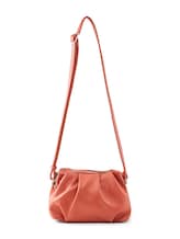 Ausgewählt, Ivy Umhängetasche mit Raffungen von Tom Tailor, rot