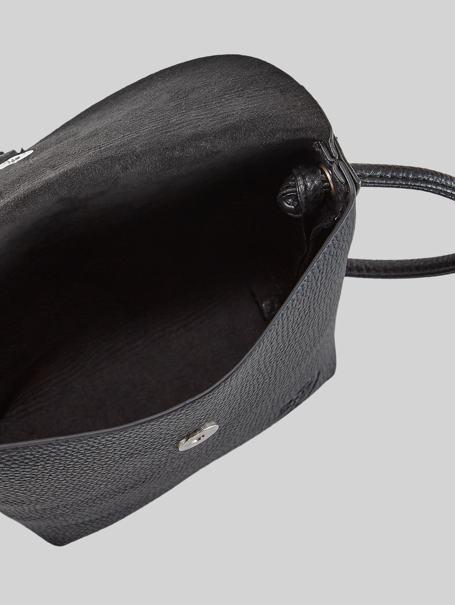 TTIDA S Umhängetasche mit Magnetverschluss - schwarz / black - seitliche Produkt-Ansicht