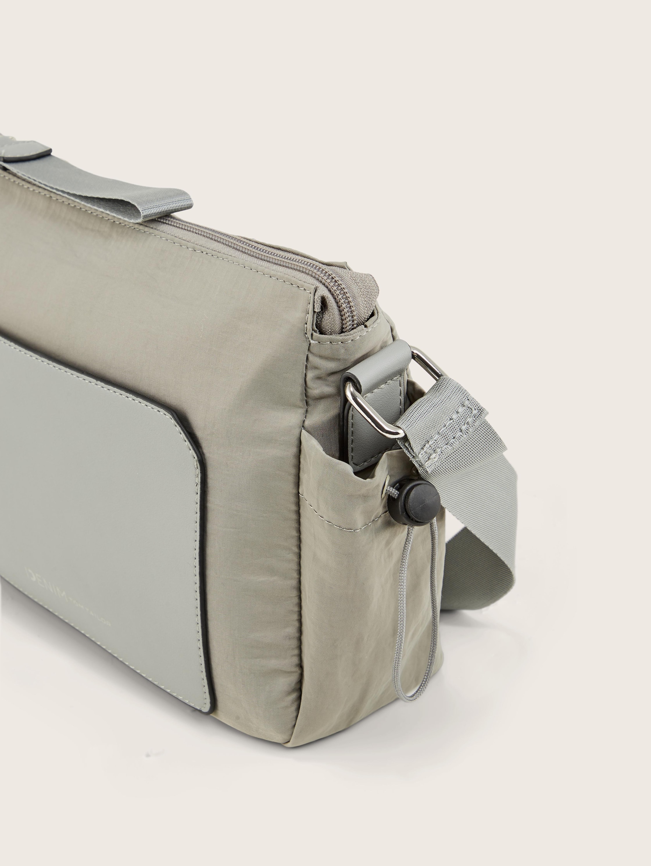 Kleine schoudertas met ritsopening Alma - mid grey - zijaanzicht product 