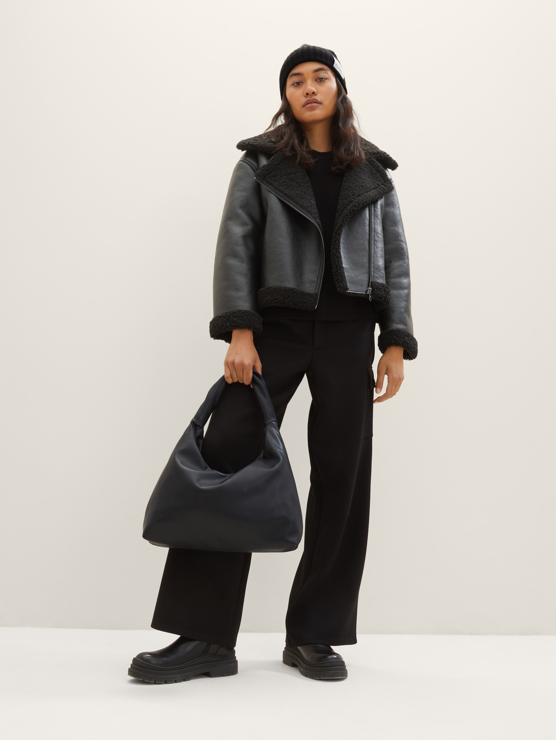 Elsa Shopper - schwarz / black - seitliche Model-Ansicht