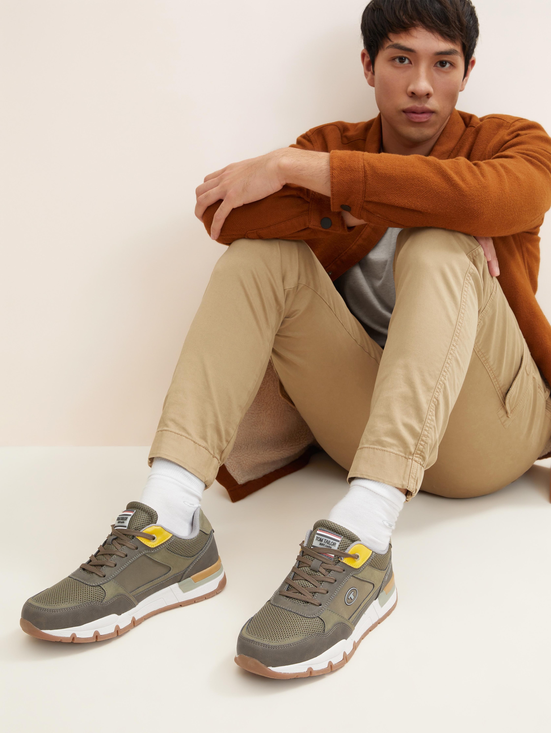 Sneaker mit hoher Sohle - khaki