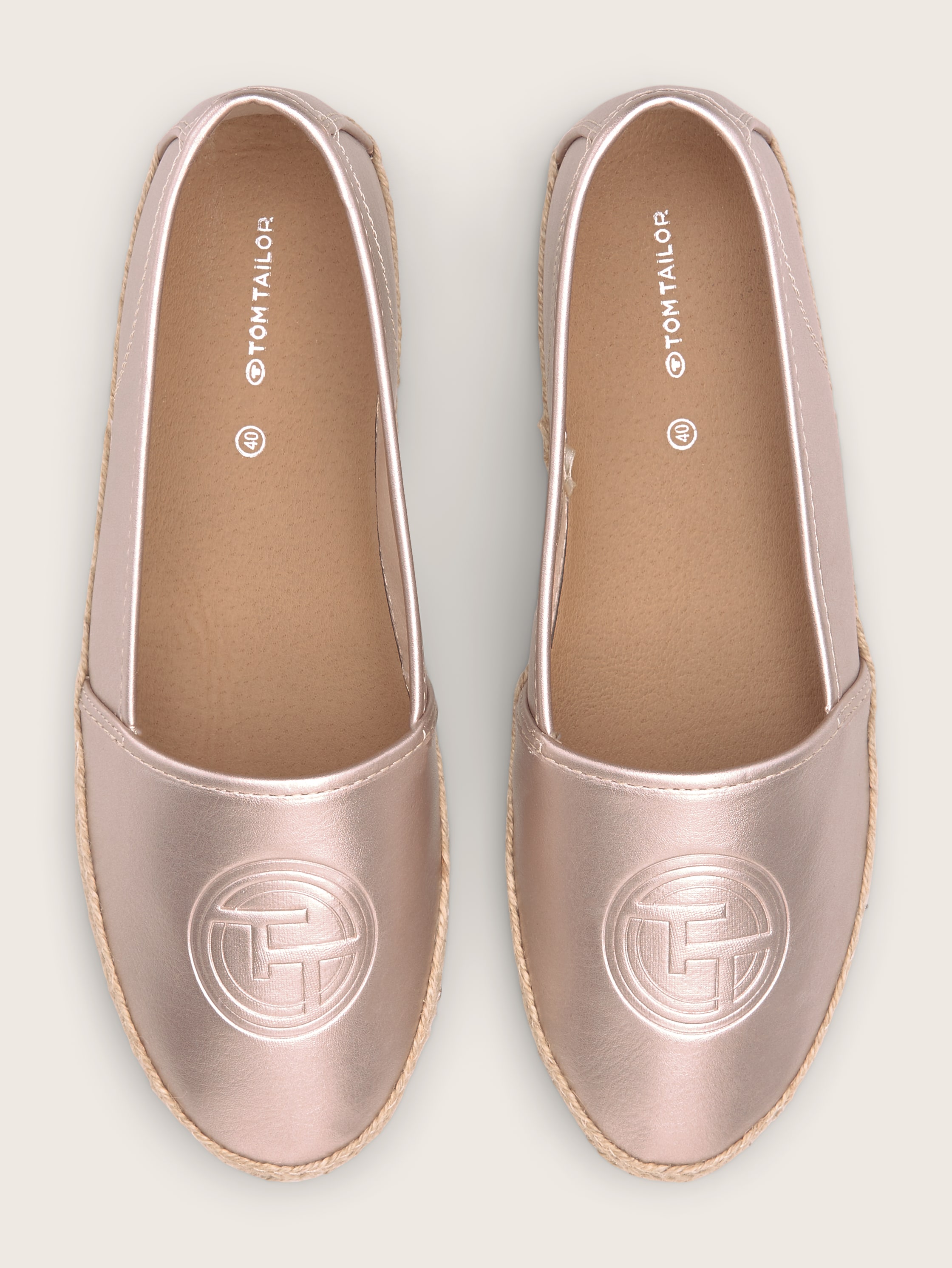 Closed patent-look slippers - marble - Product view from top 