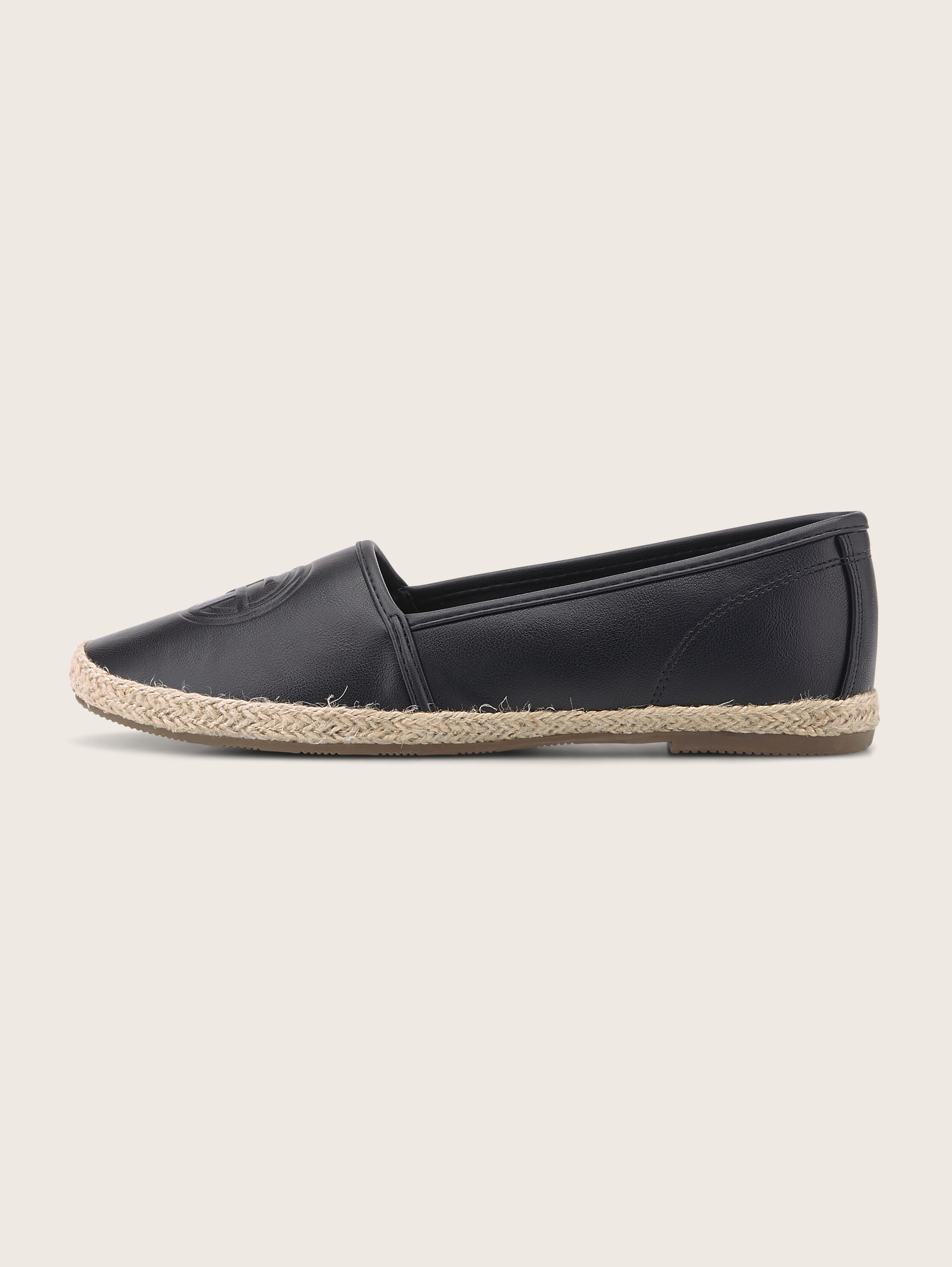 Geschlossene Slipper in Lack-Optik - 6