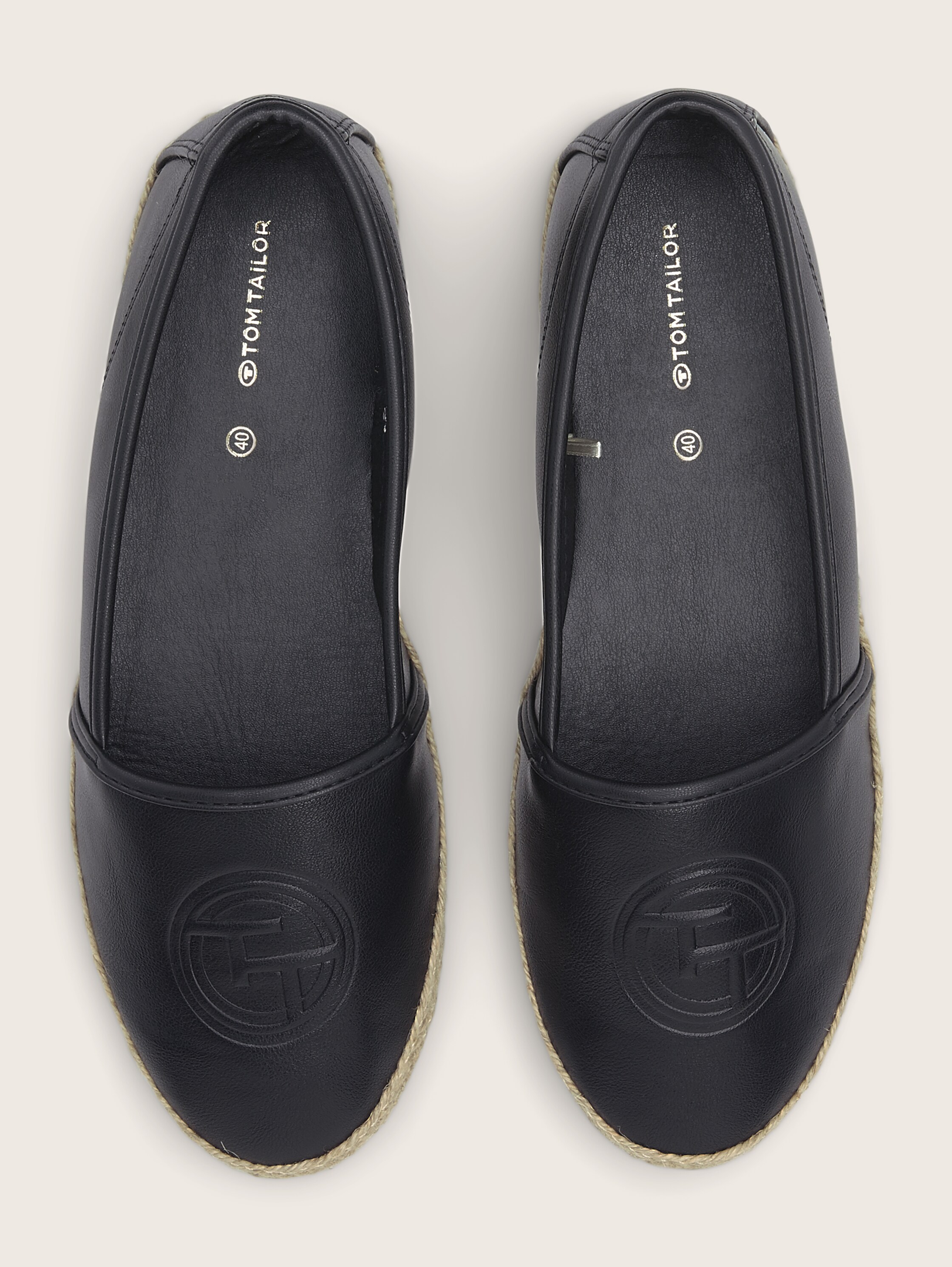Geschlossene Slipper in Lack-Optik - 7