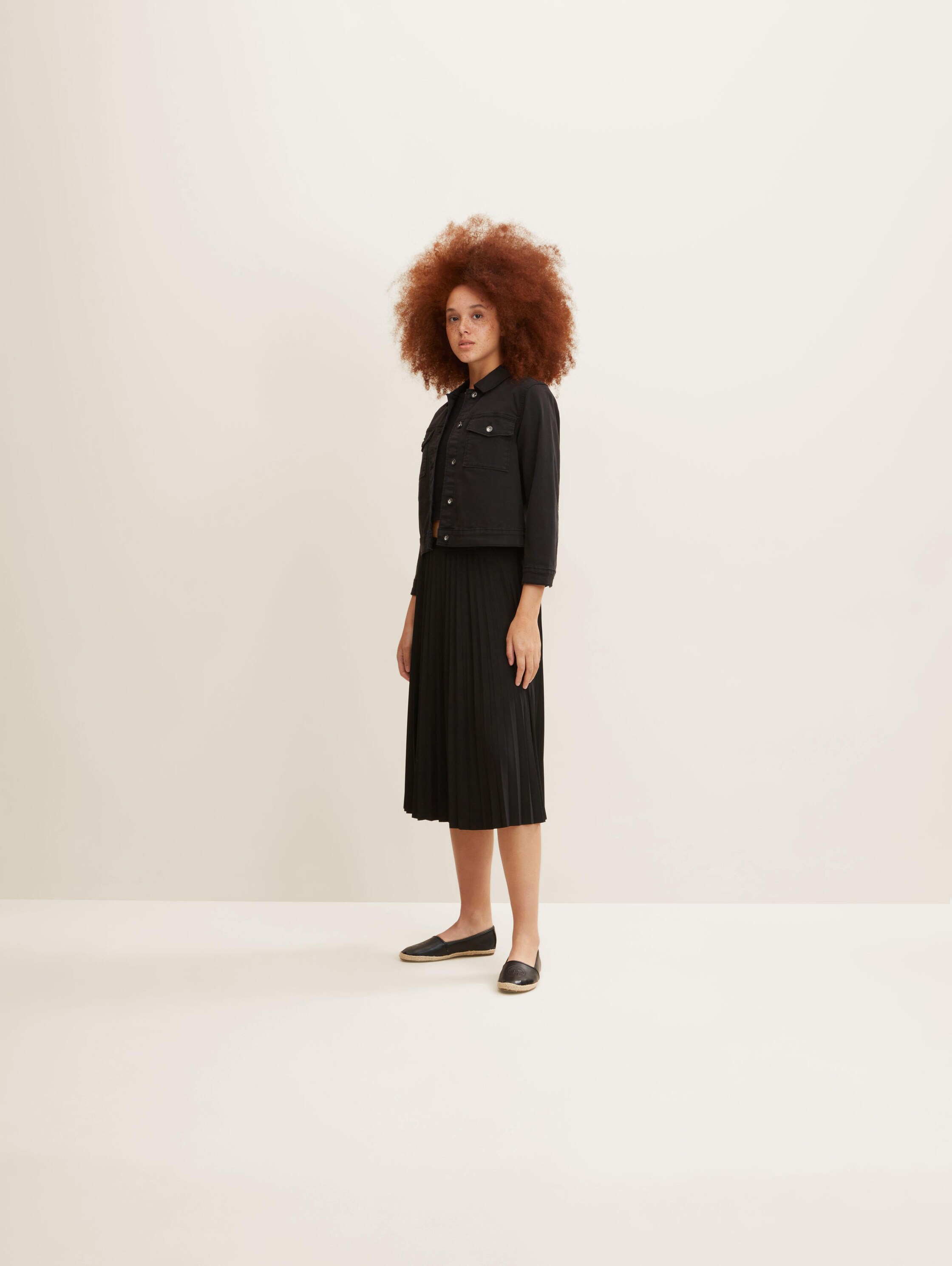 Geschlossene Slipper in Lack-Optik - 1