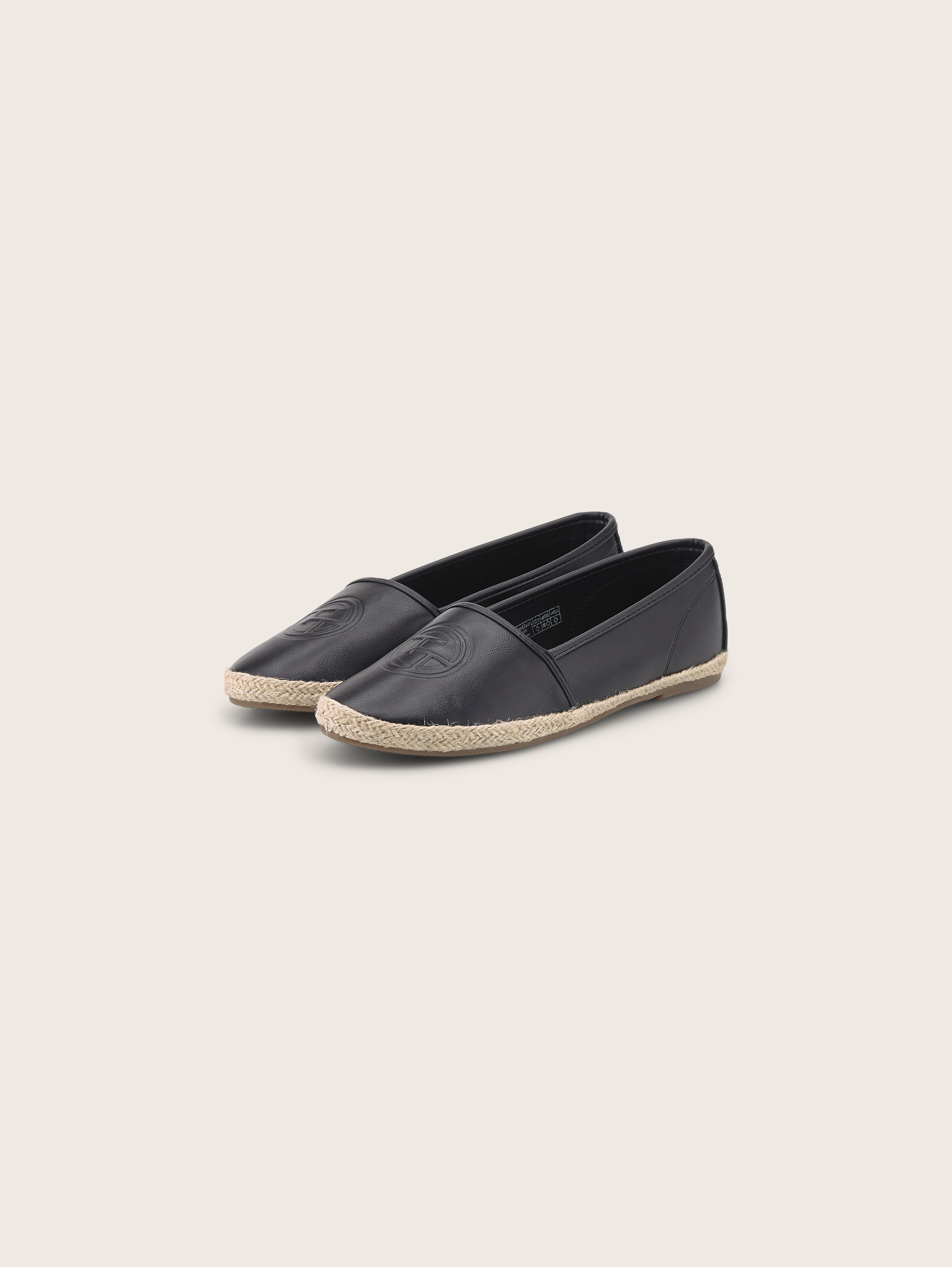 Geschlossene Slipper in Lack-Optik - 3