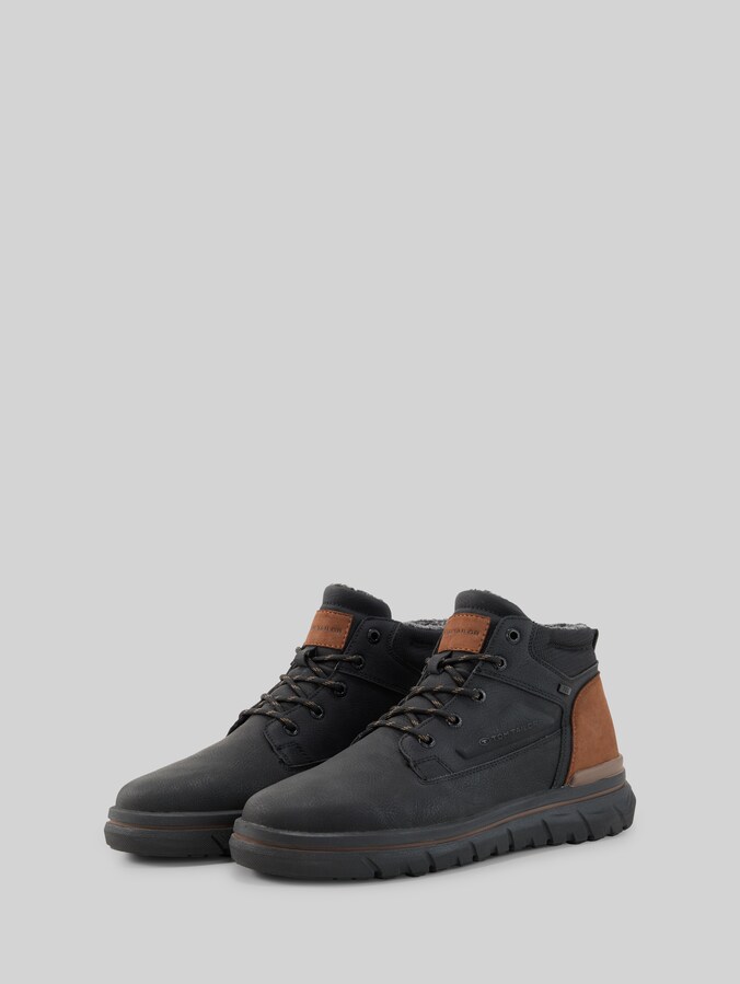 Chaussures à lacets imperméables avec doublure par Men, black