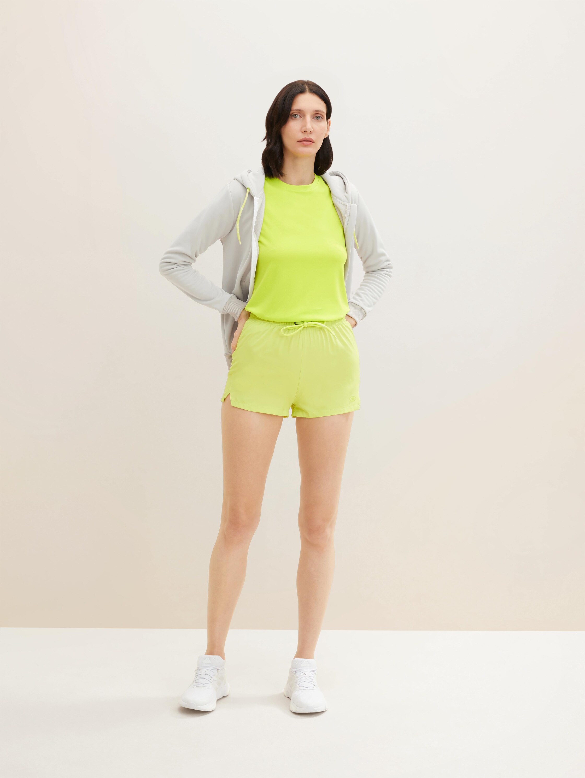 Atmungsaktive Sport-Shorts mit Kordelzug - 6