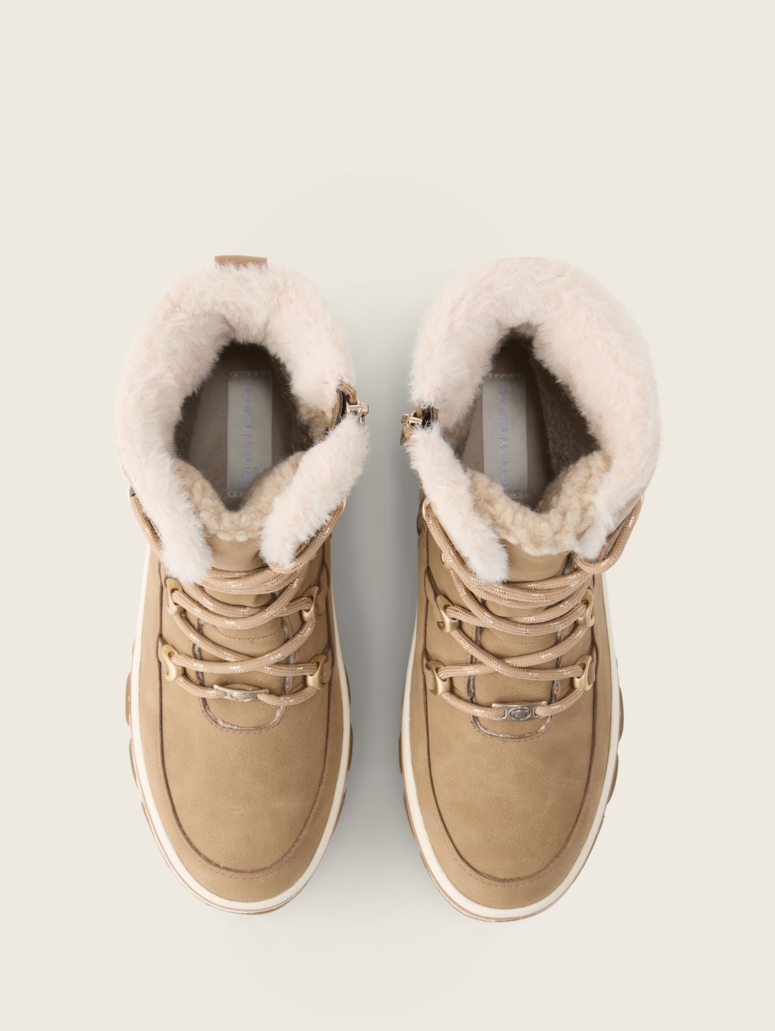 Lined snow boots with platform heel - dark sand - Product view from top 