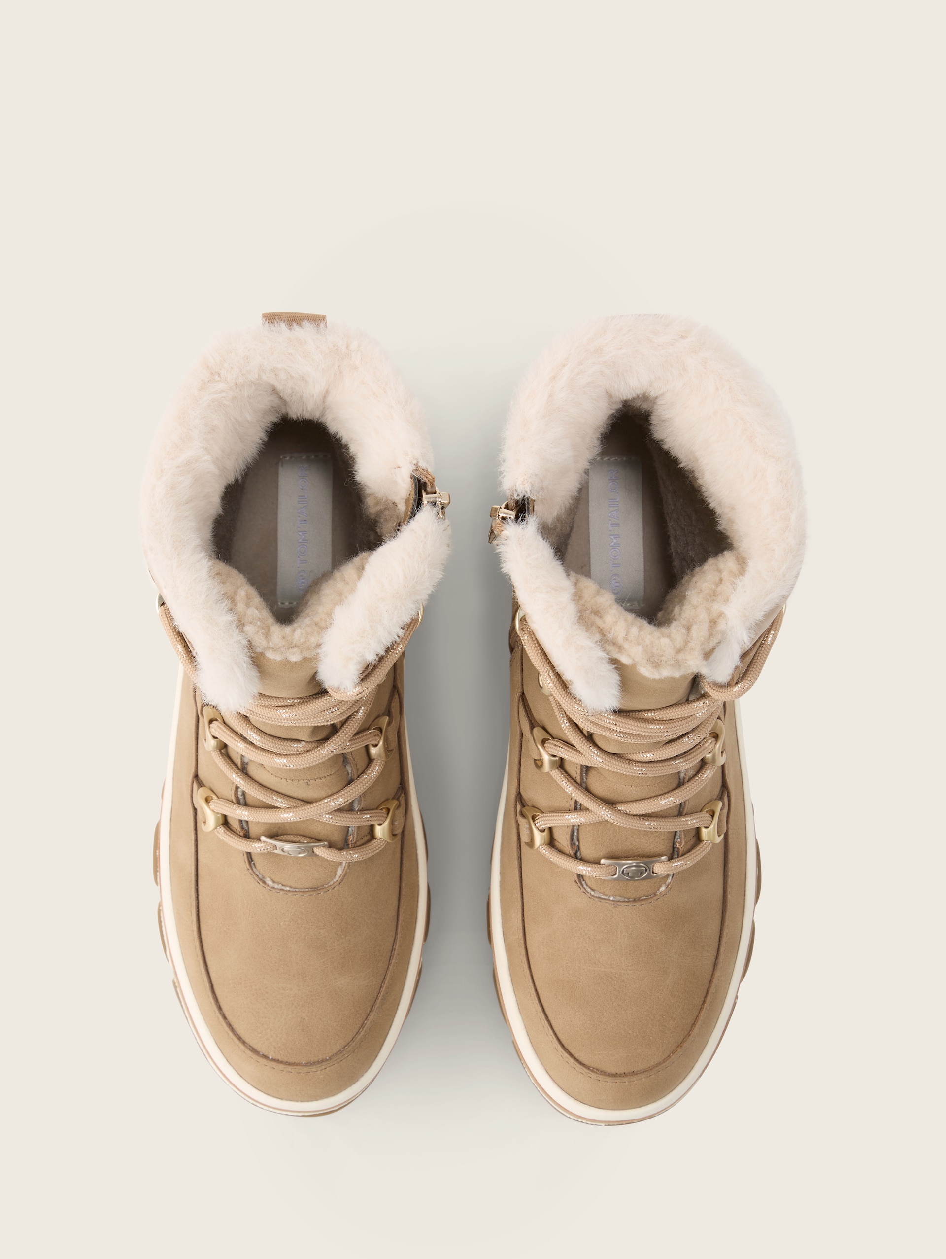 Gefütterte Schneestiefel mit Plateau-Absatz - dark sand - Produkt-Ansicht von oben 