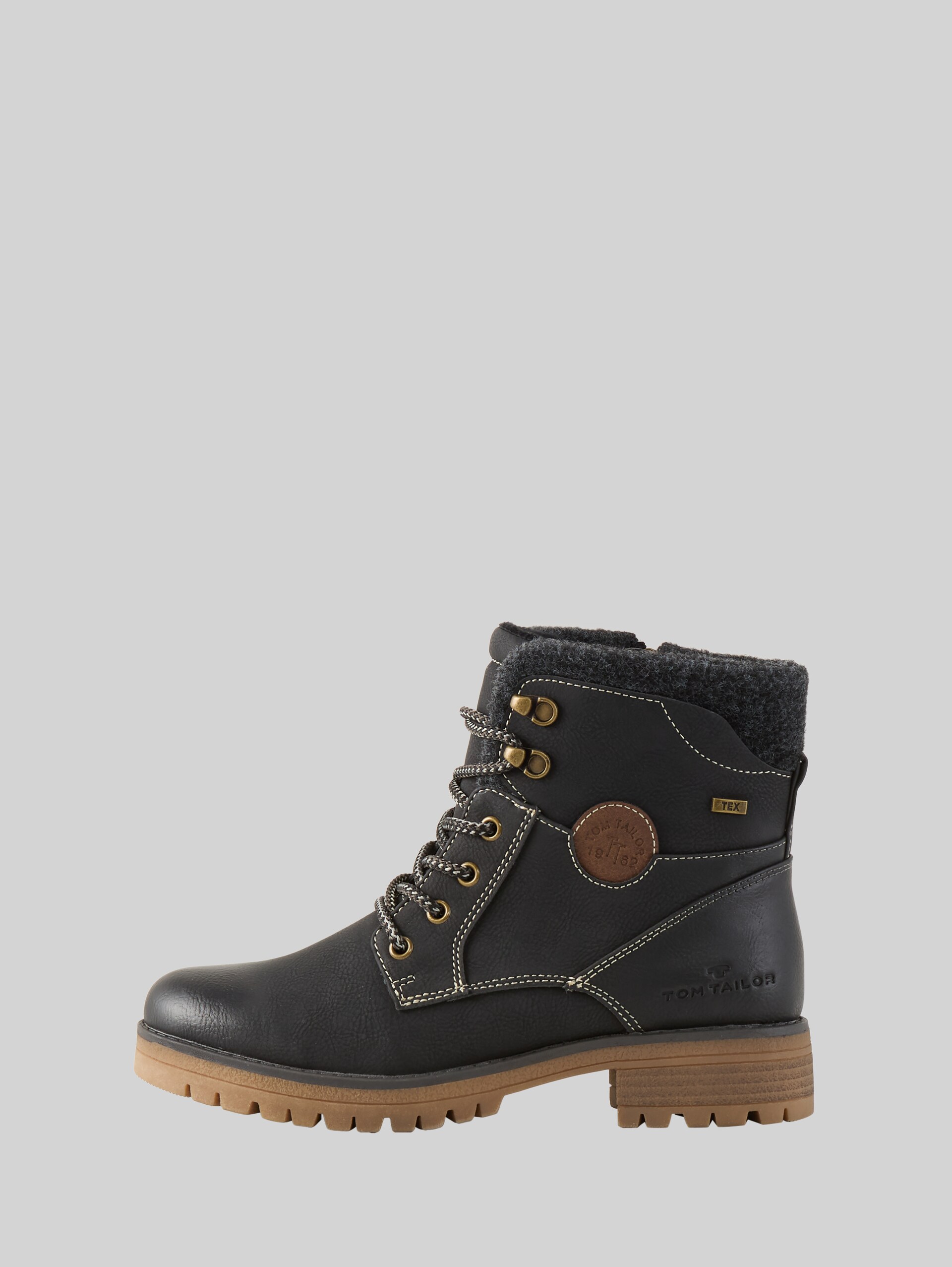 Waterproof boots with lining - black - Product detail view