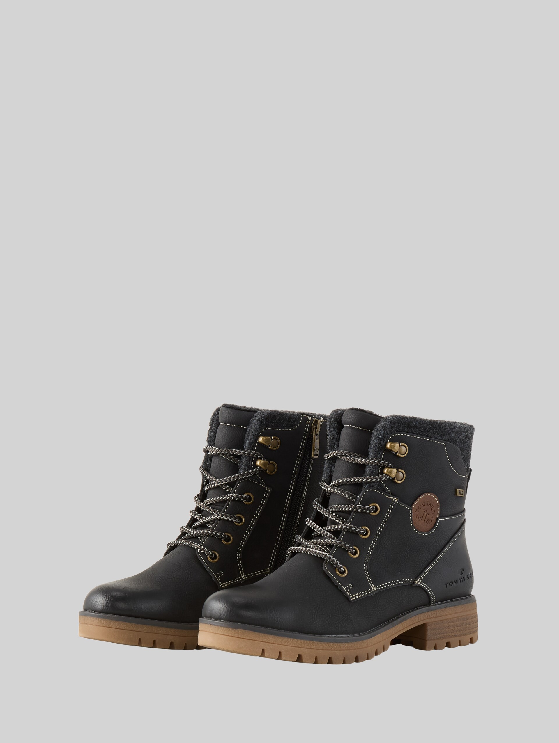 Waterproof boots with lining - black - side product view