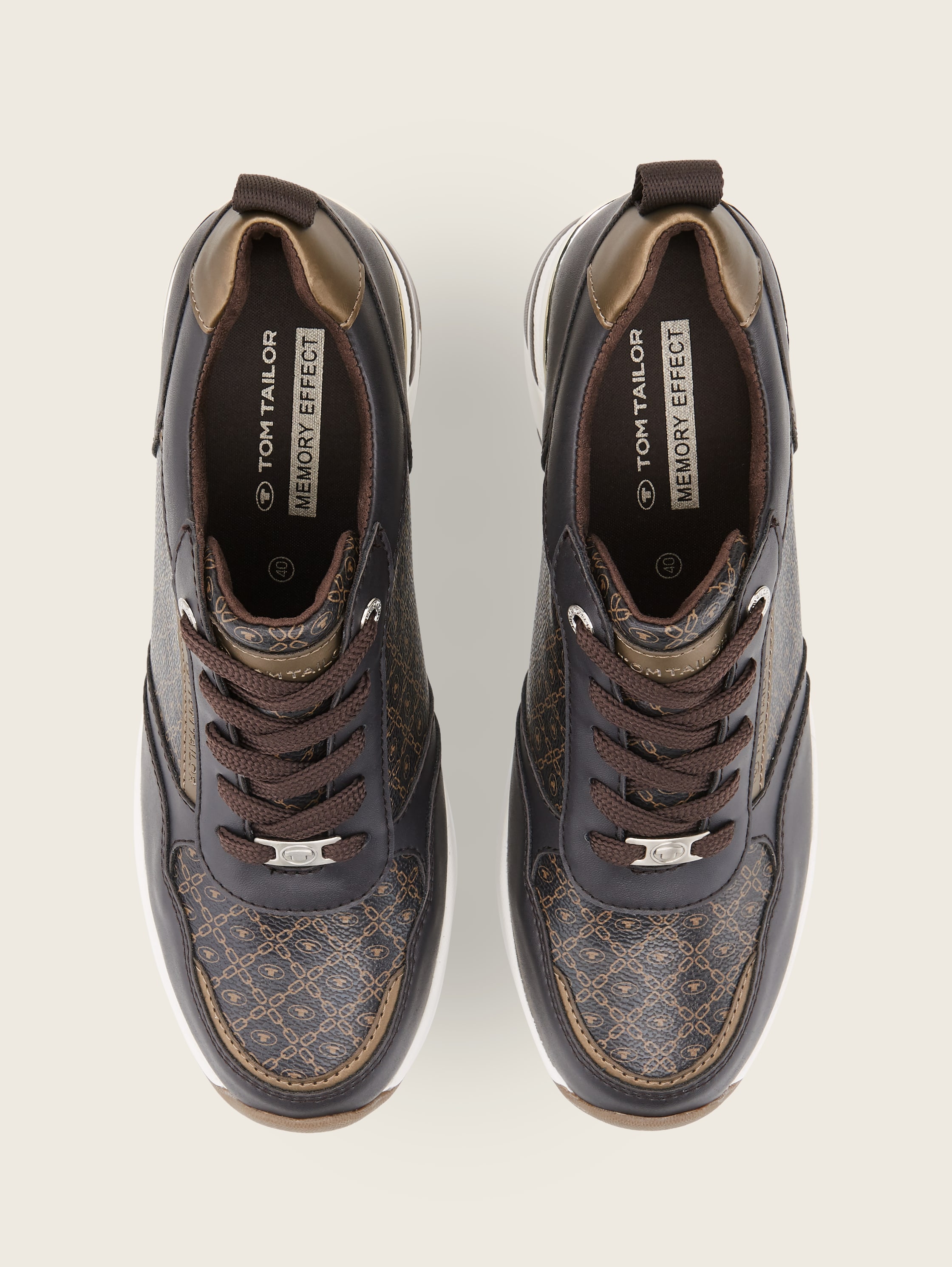 Sneaker aus hochwertigem Kunstleder - mokka - Produkt-Ansicht von oben 