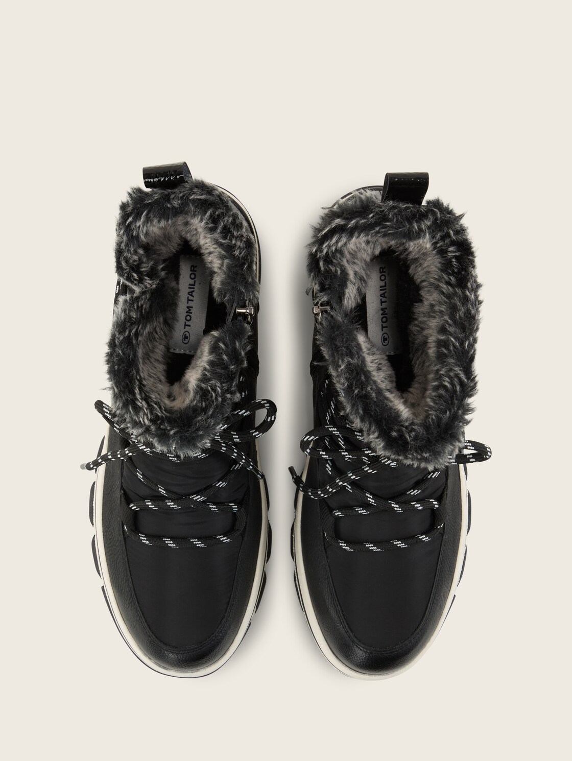 Gefütterte Stiefel mit Plateau - black - Produkt-Ansicht von oben 