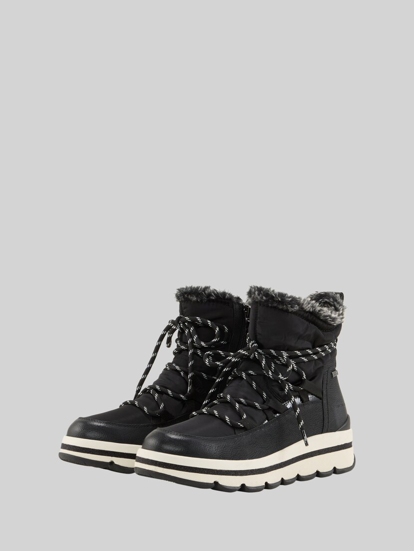 Gefütterte Stiefel mit Plateau von Women, black