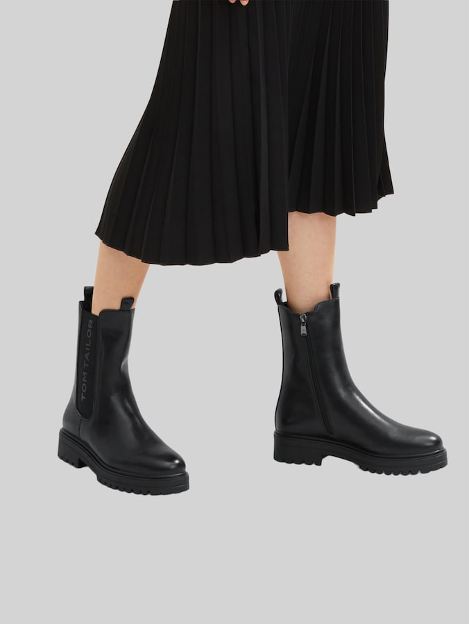 Gefütterte Chelsea Boots von Women, black